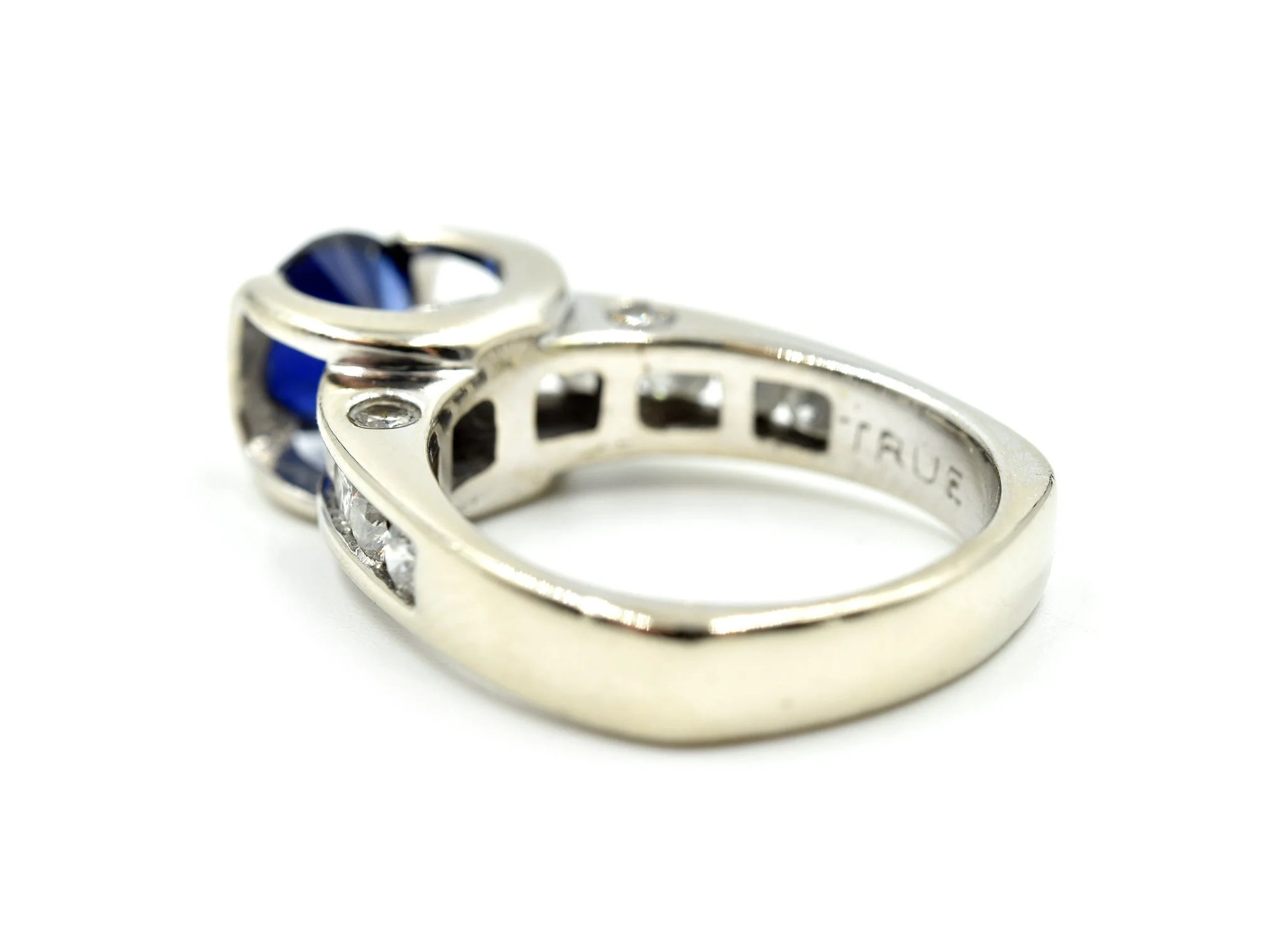 1.00 Carat Tanzanite and Diamond Ring 18k White Gold - Image 4