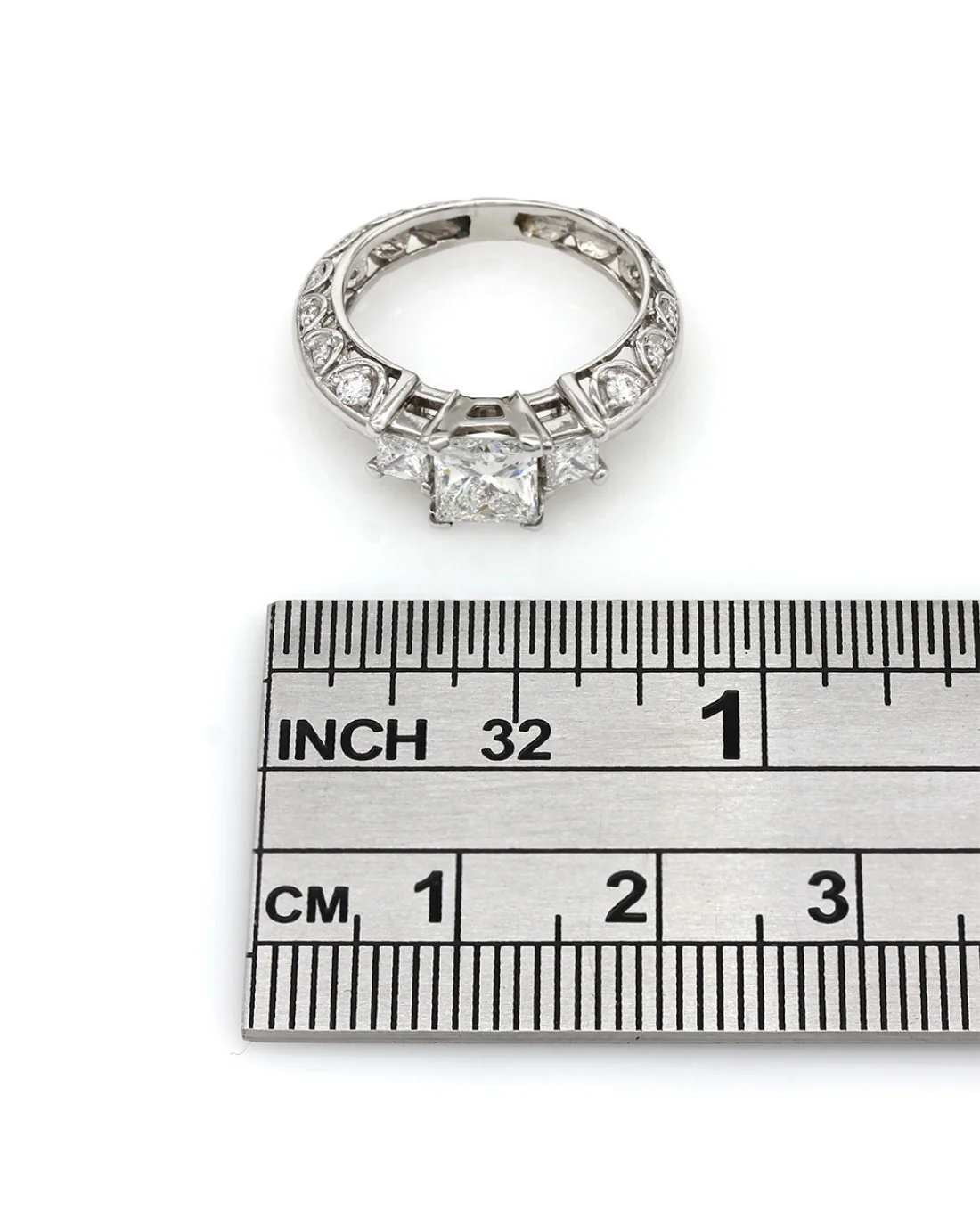 1.00ct VS2, H GIA Certified Princess Cut Diamond Engagement Ring in Platinum - Image 3