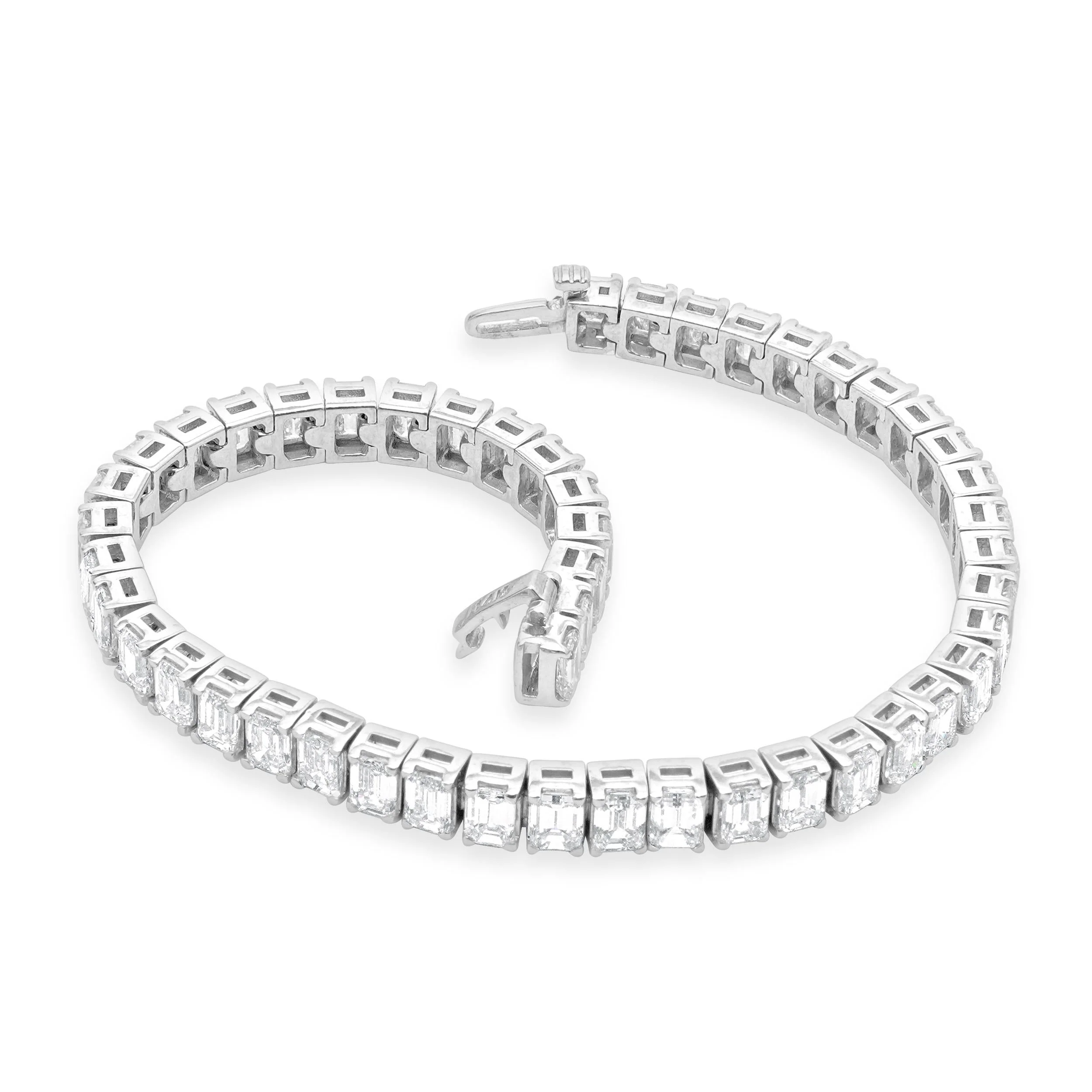 14 Karat White Gold Emerald Cut Diamond Tennis Bracelet - Image 4