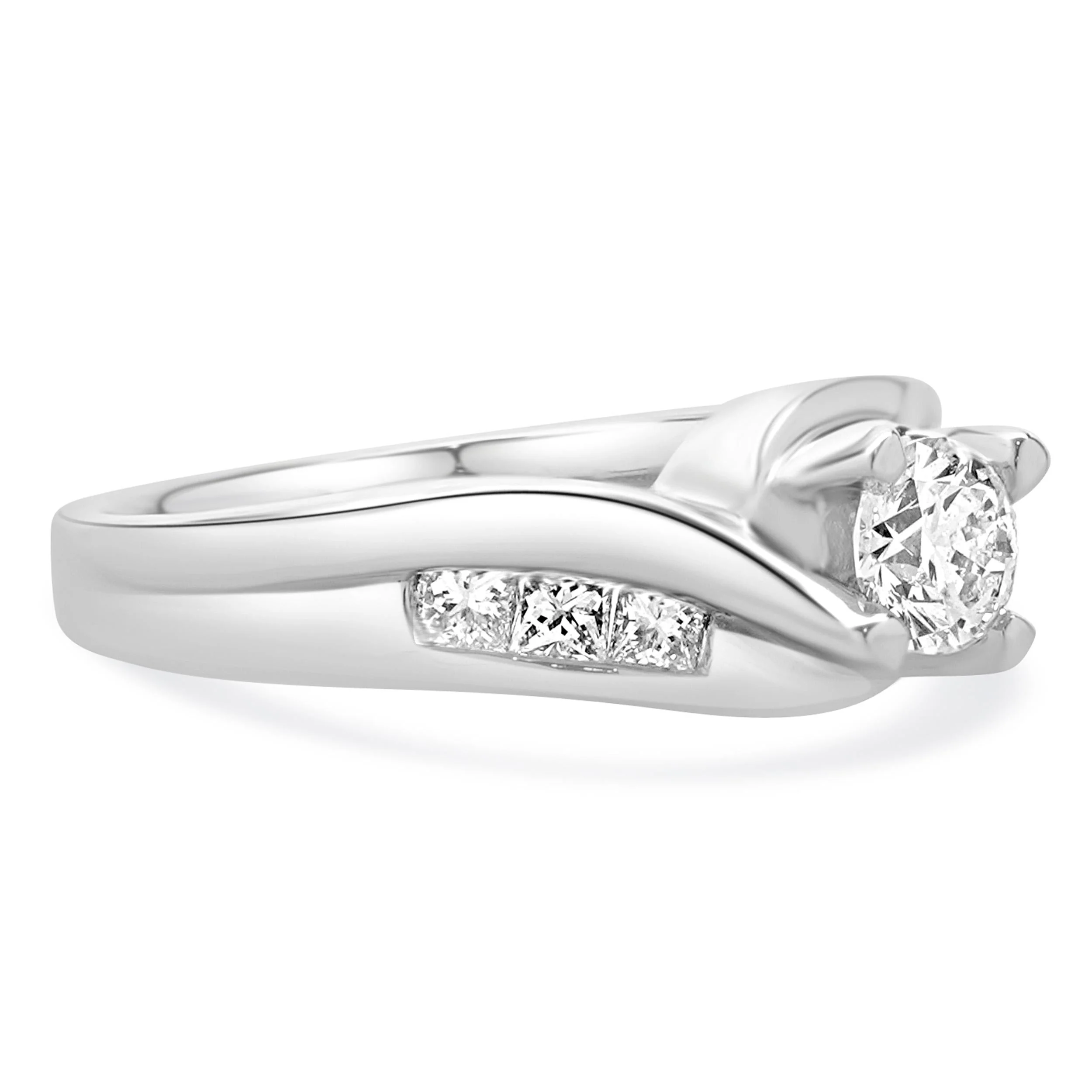 14 Karat White Gold Round Brillant Cut Diamond Engagement Ring - Image 3