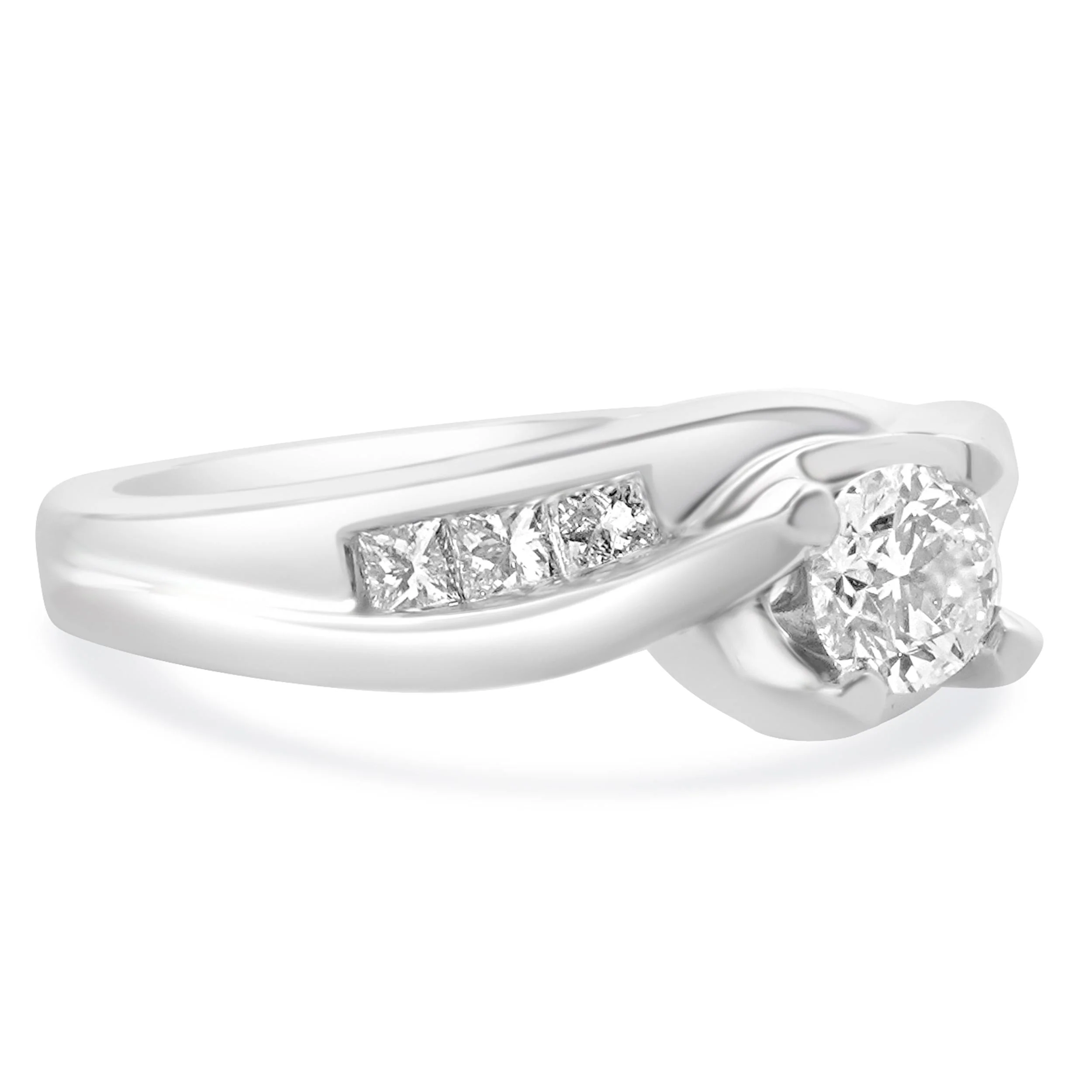 14 Karat White Gold Round Brillant Cut Diamond Engagement Ring - Image 4