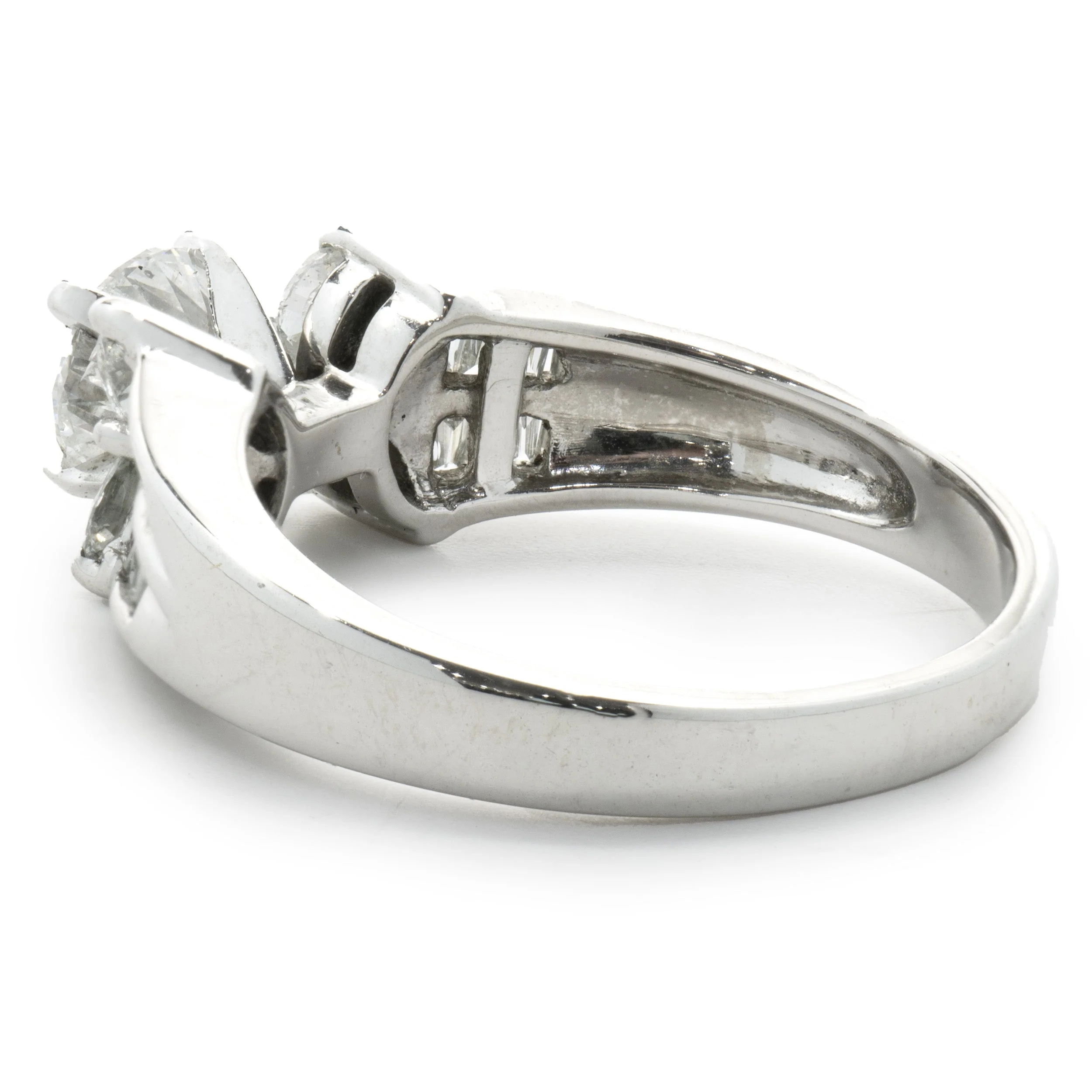 14 Karat White Gold Round Brilliant Cut Diamond Engagement Ring - Image 3