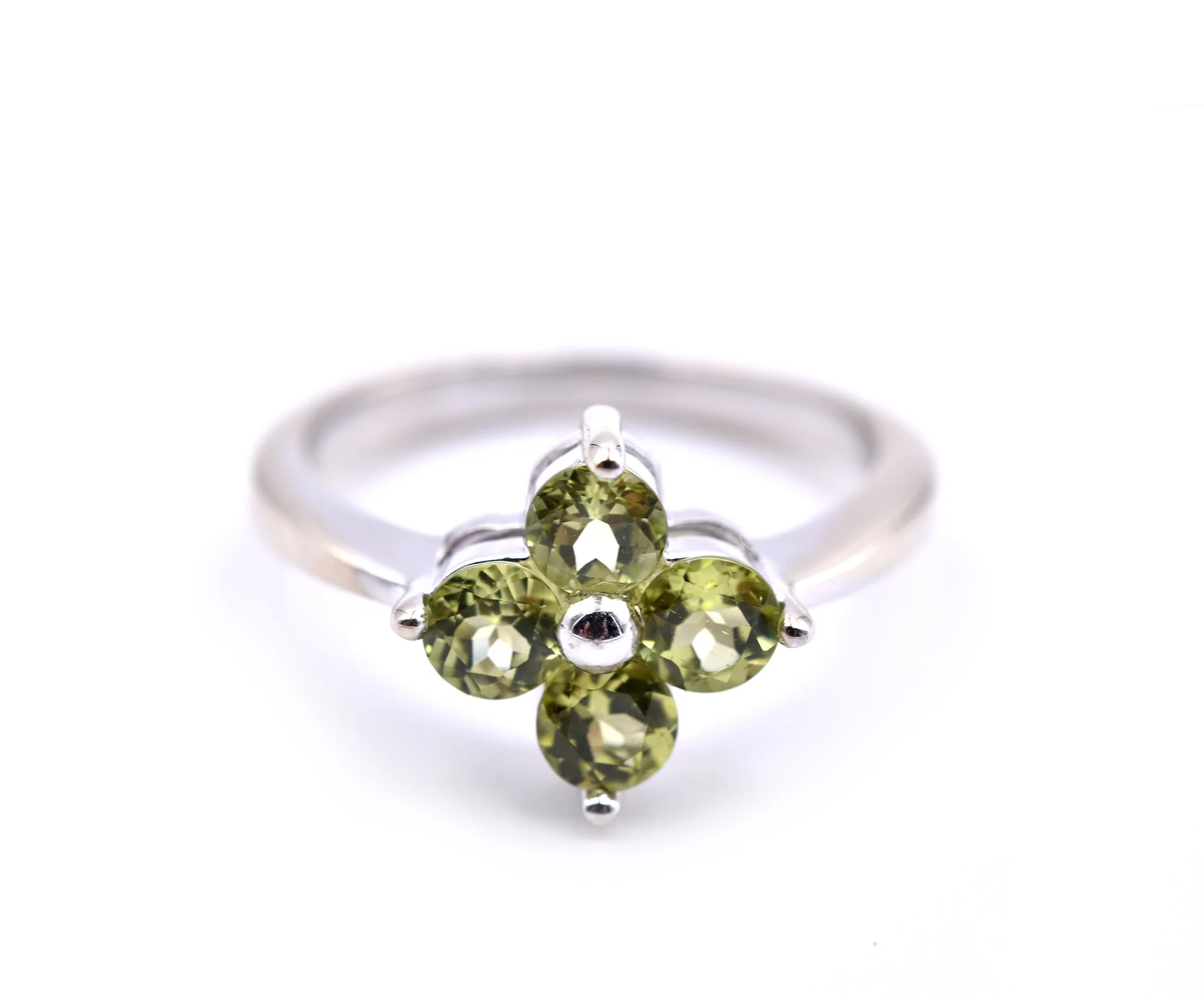 14k White Gold Peridot Clover Ring