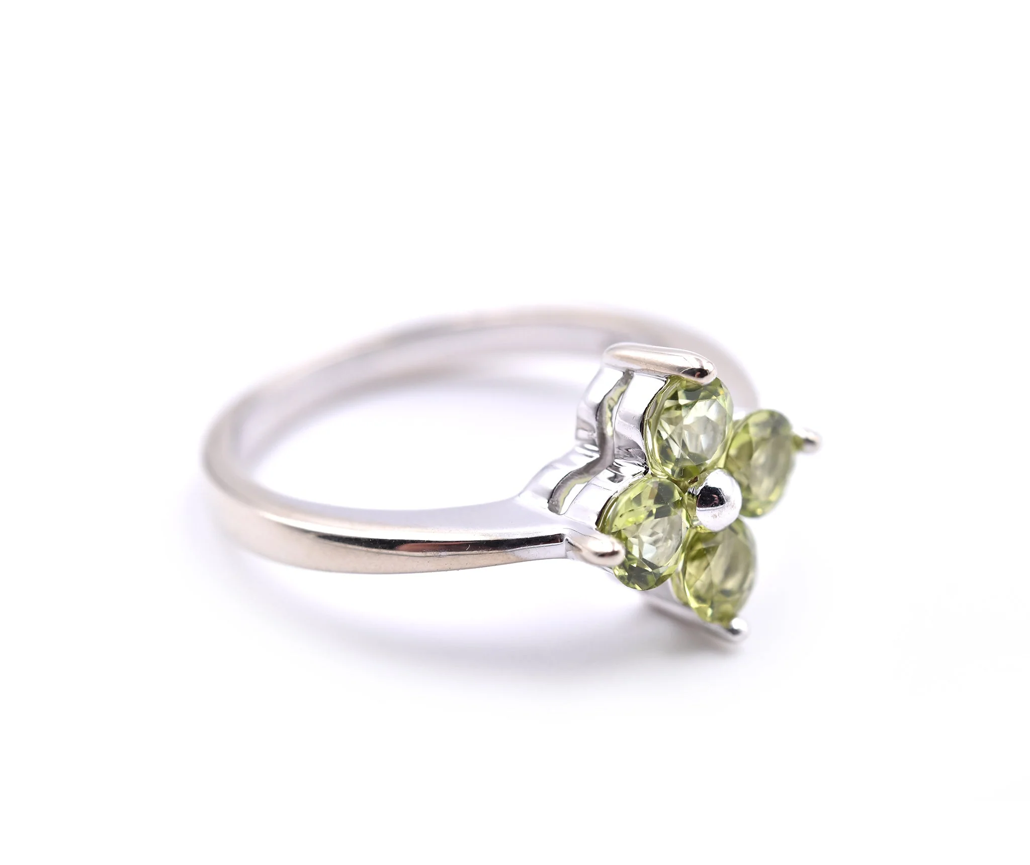 14k White Gold Peridot Clover Ring - Image 2