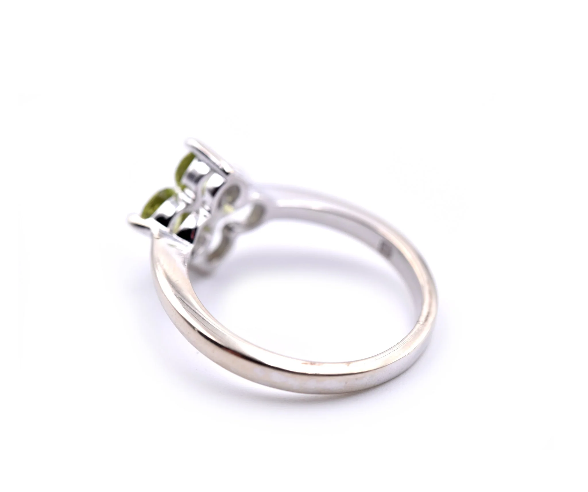 14k White Gold Peridot Clover Ring - Image 4