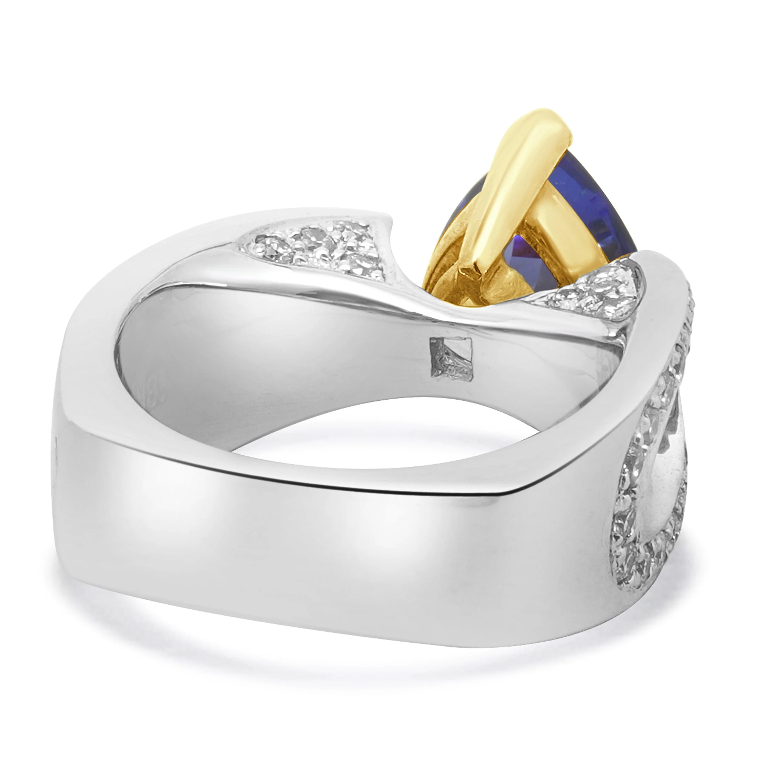 18 Karat Two Tone Tanzanite and Diamond Ring - Image 3