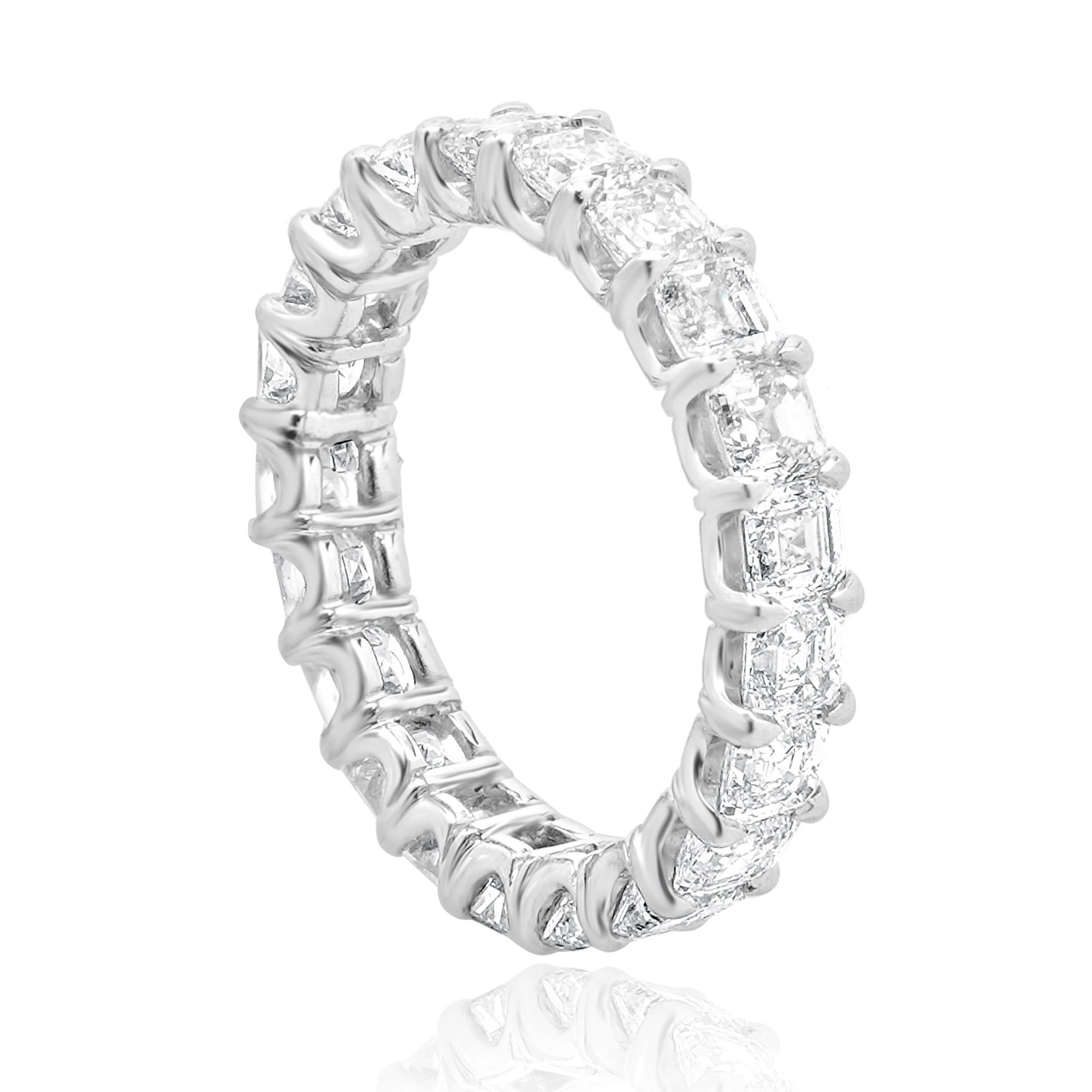 18 Karat White Gold Asscher Cut Diamond Band - Image 3