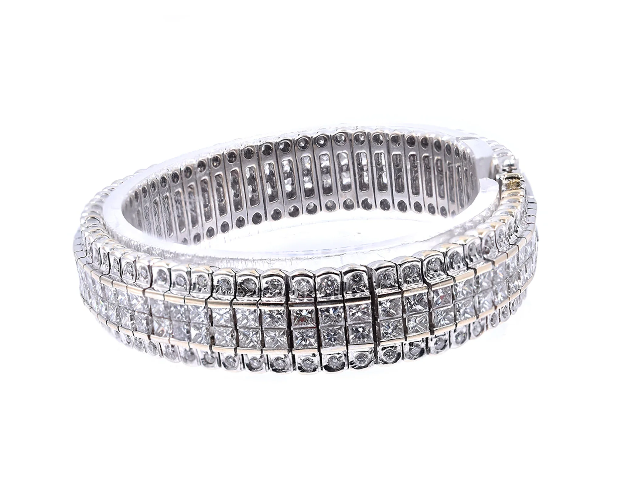 18 Karat White Gold Diamond Bracelet - Image 2