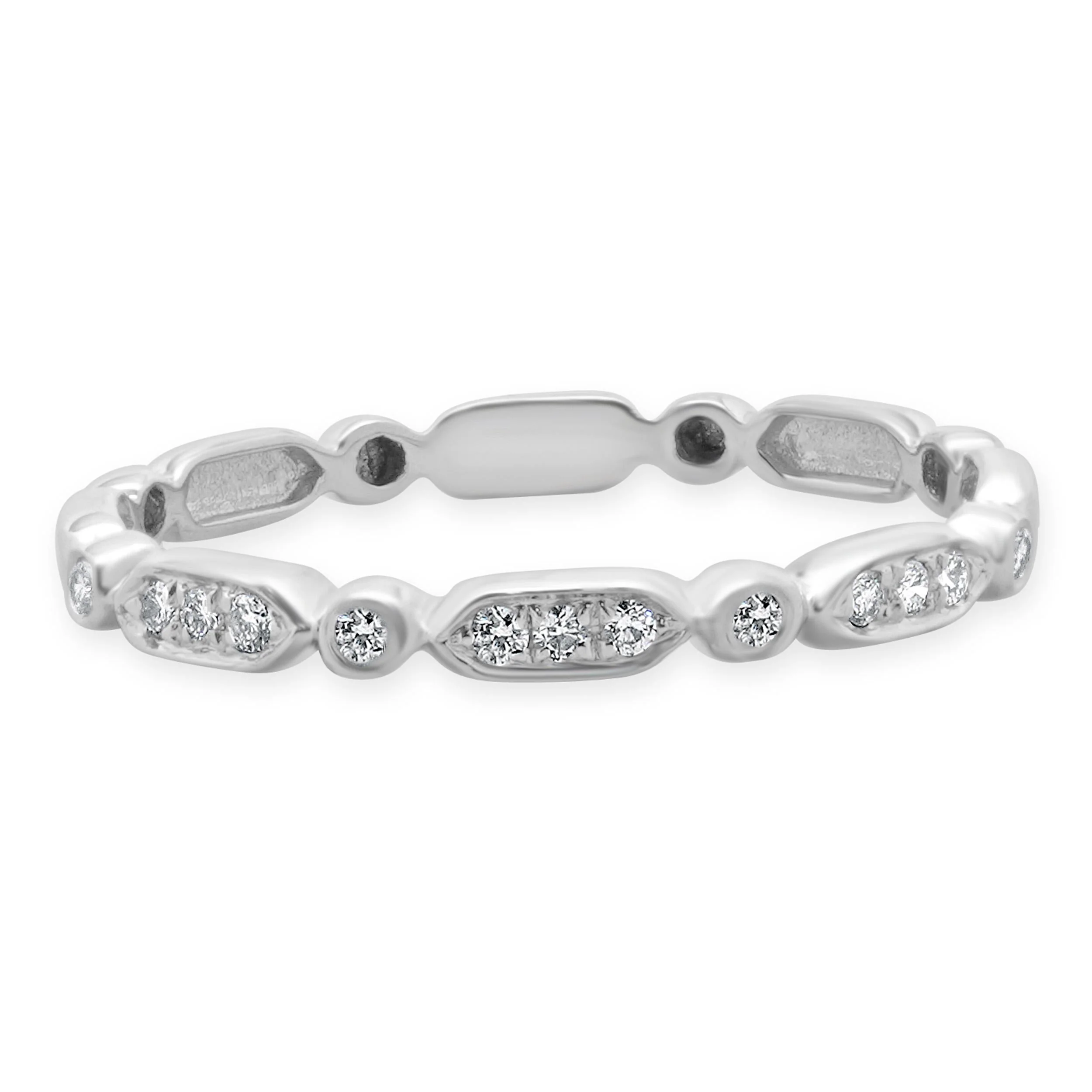 18 Karat White Gold Filigree Diamond Band - Image 3