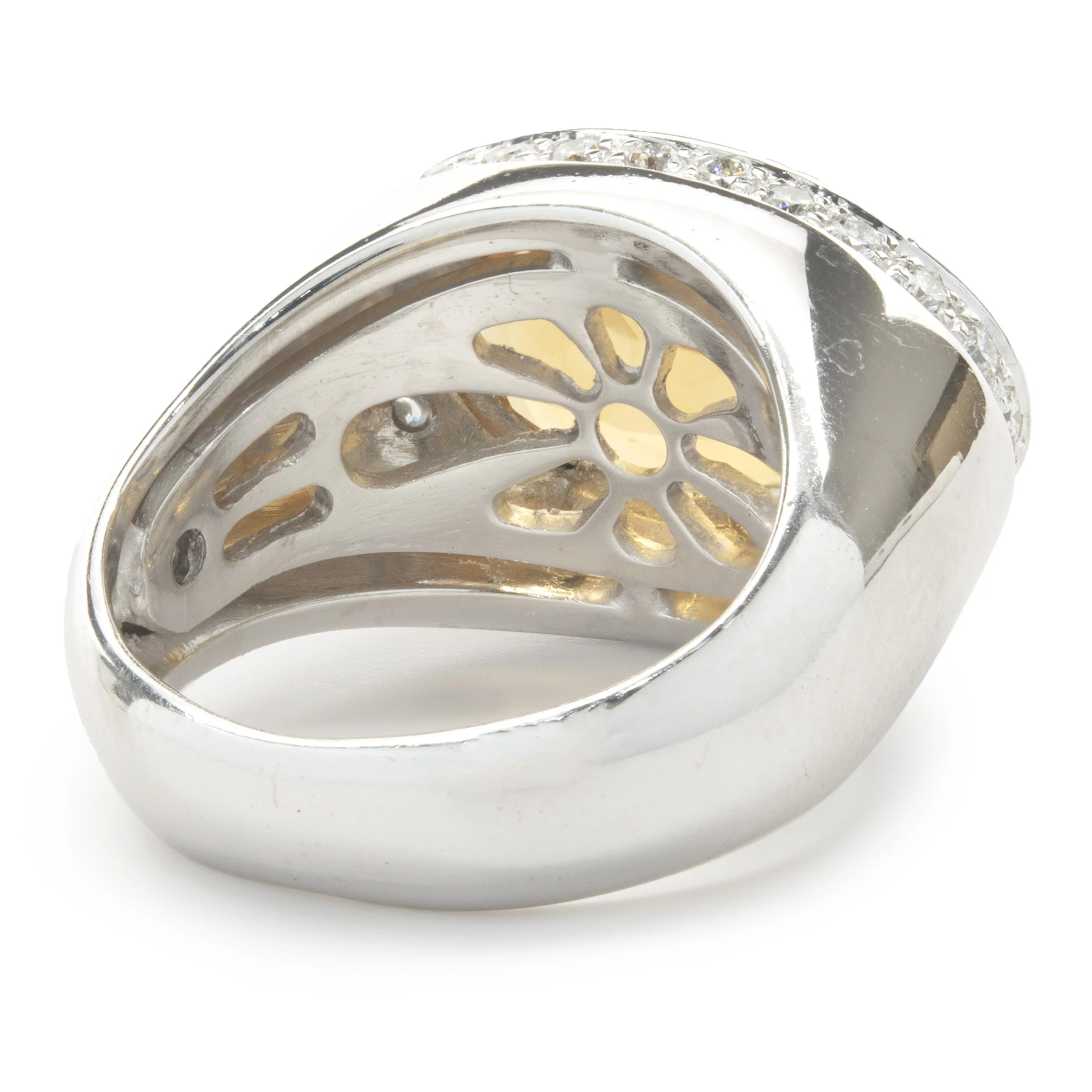 18 Karat White Gold Oval Citrine Ring - Image 4