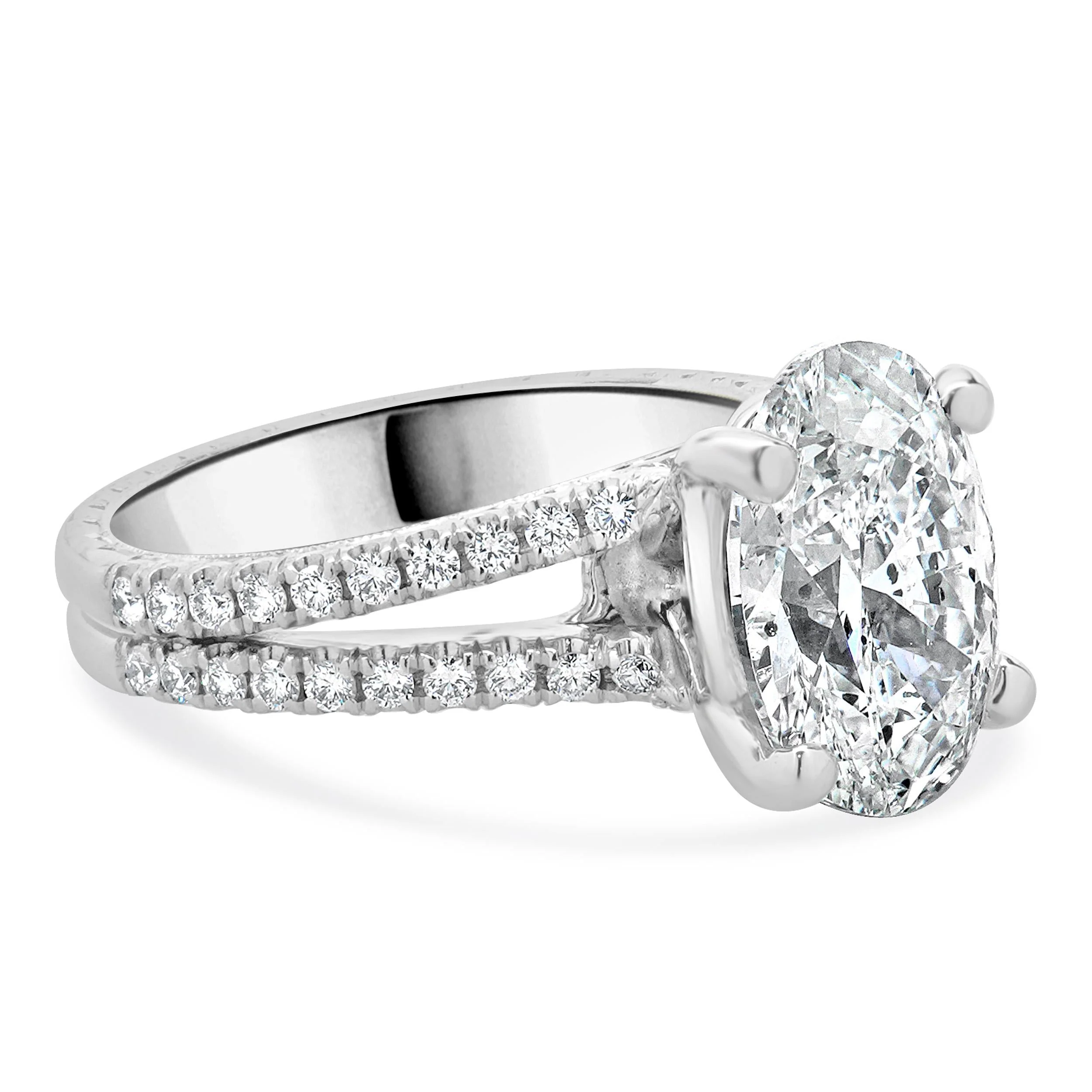 18 Karat White Gold Oval Cut Diamond Engagement Ring - Image 3