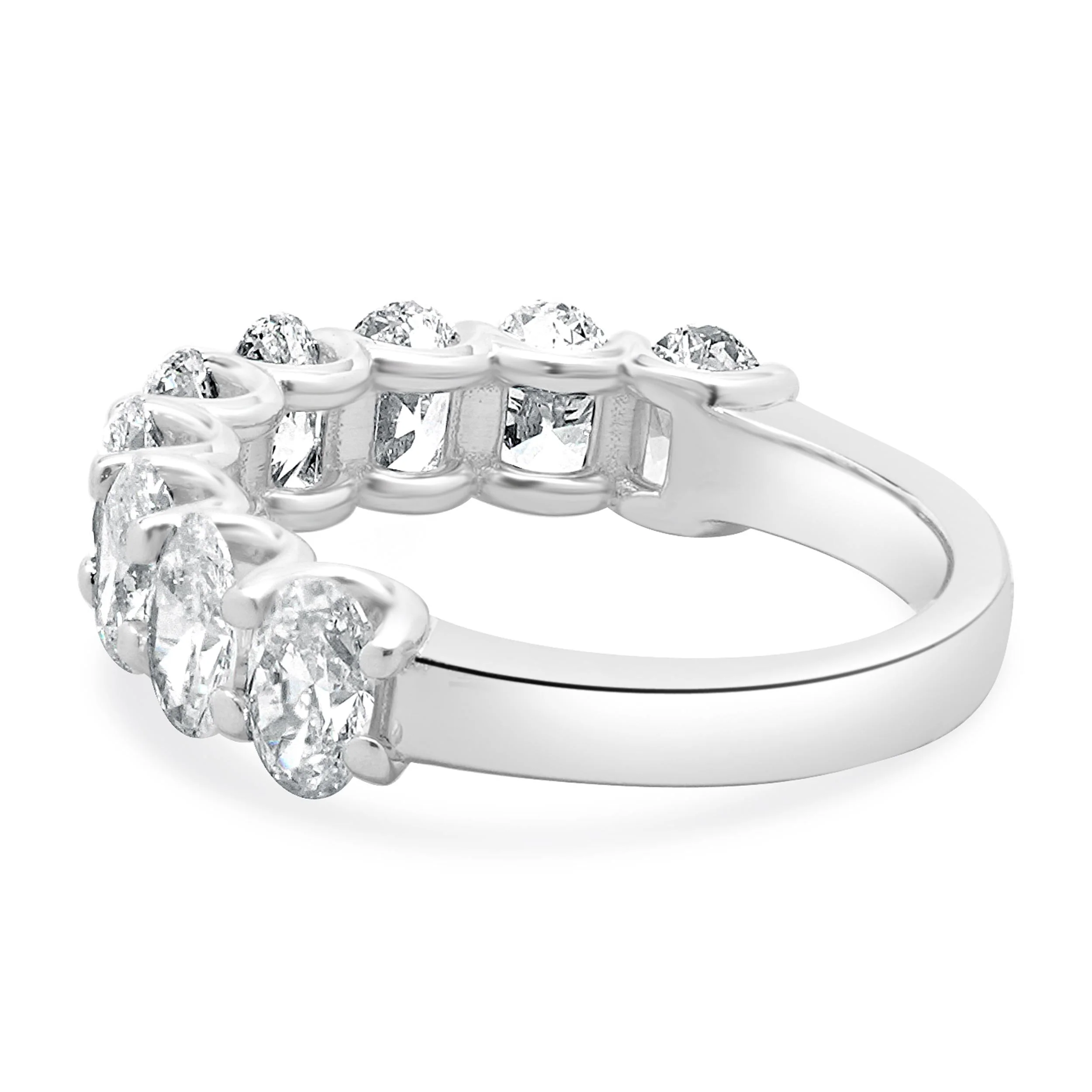 18 Karat White Gold Oval Diamond Band - Image 3