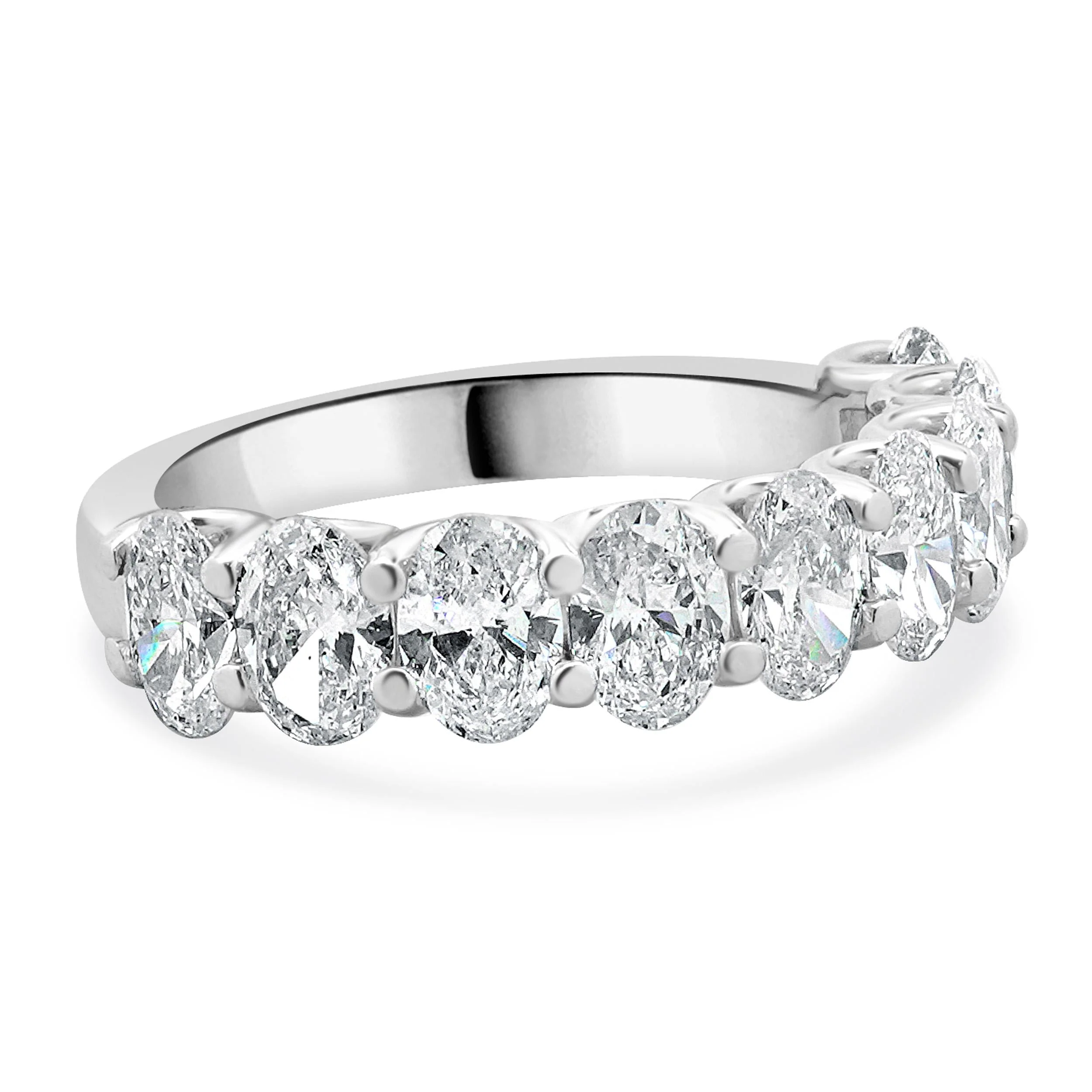 18 Karat White Gold Oval Diamond Band - Image 4
