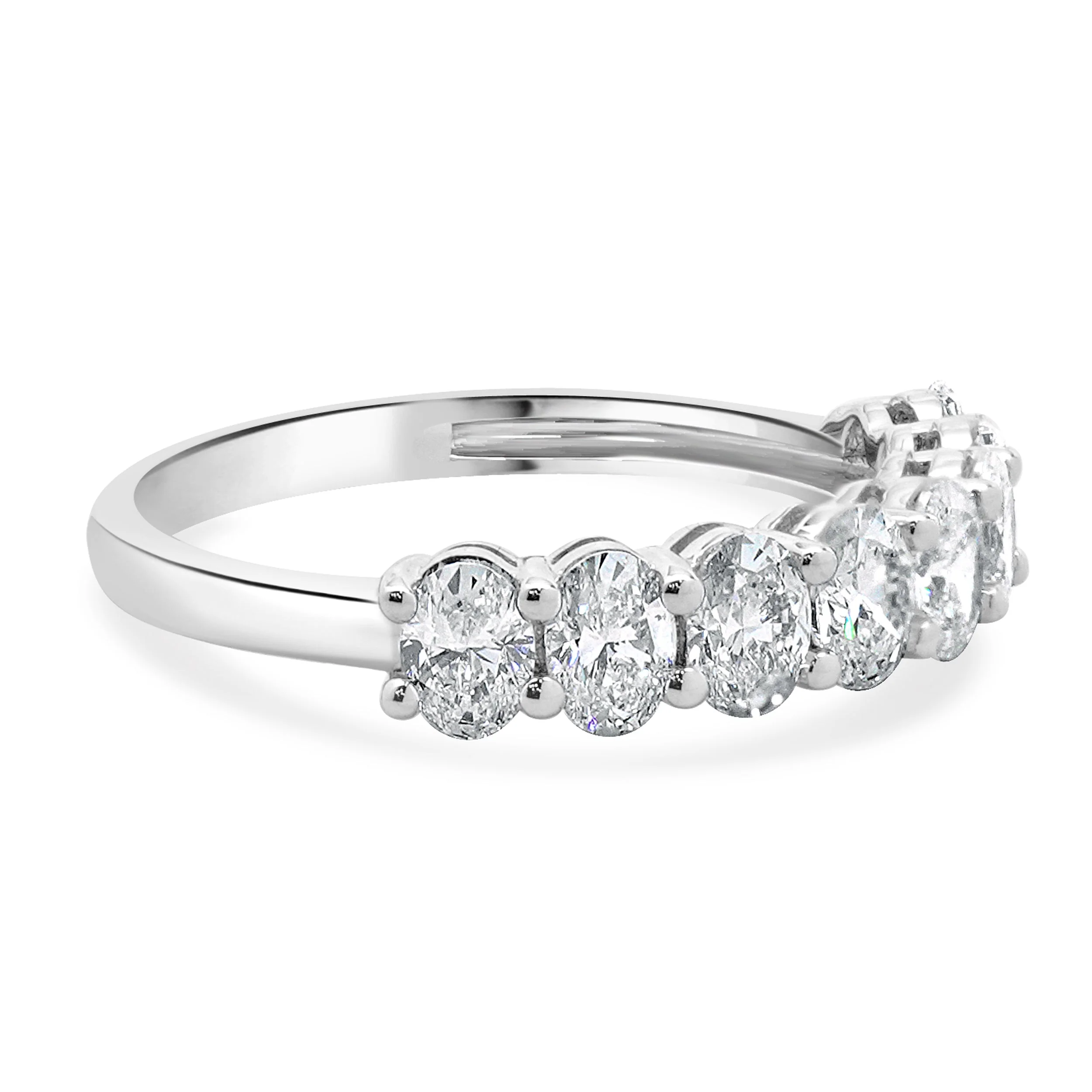 18 Karat White Gold Oval Diamond Band - Image 2