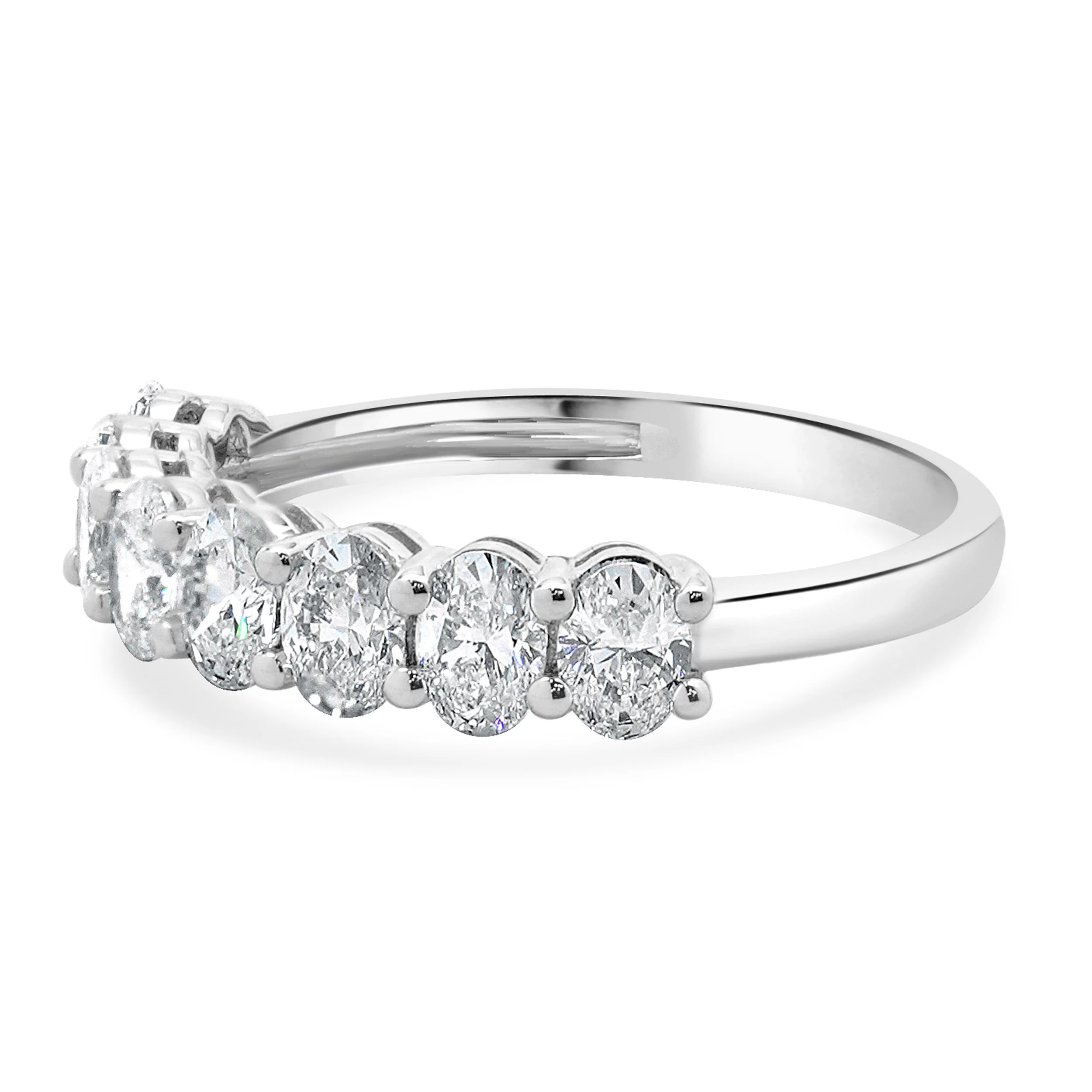 18 Karat White Gold Oval Diamond Band - Image 4