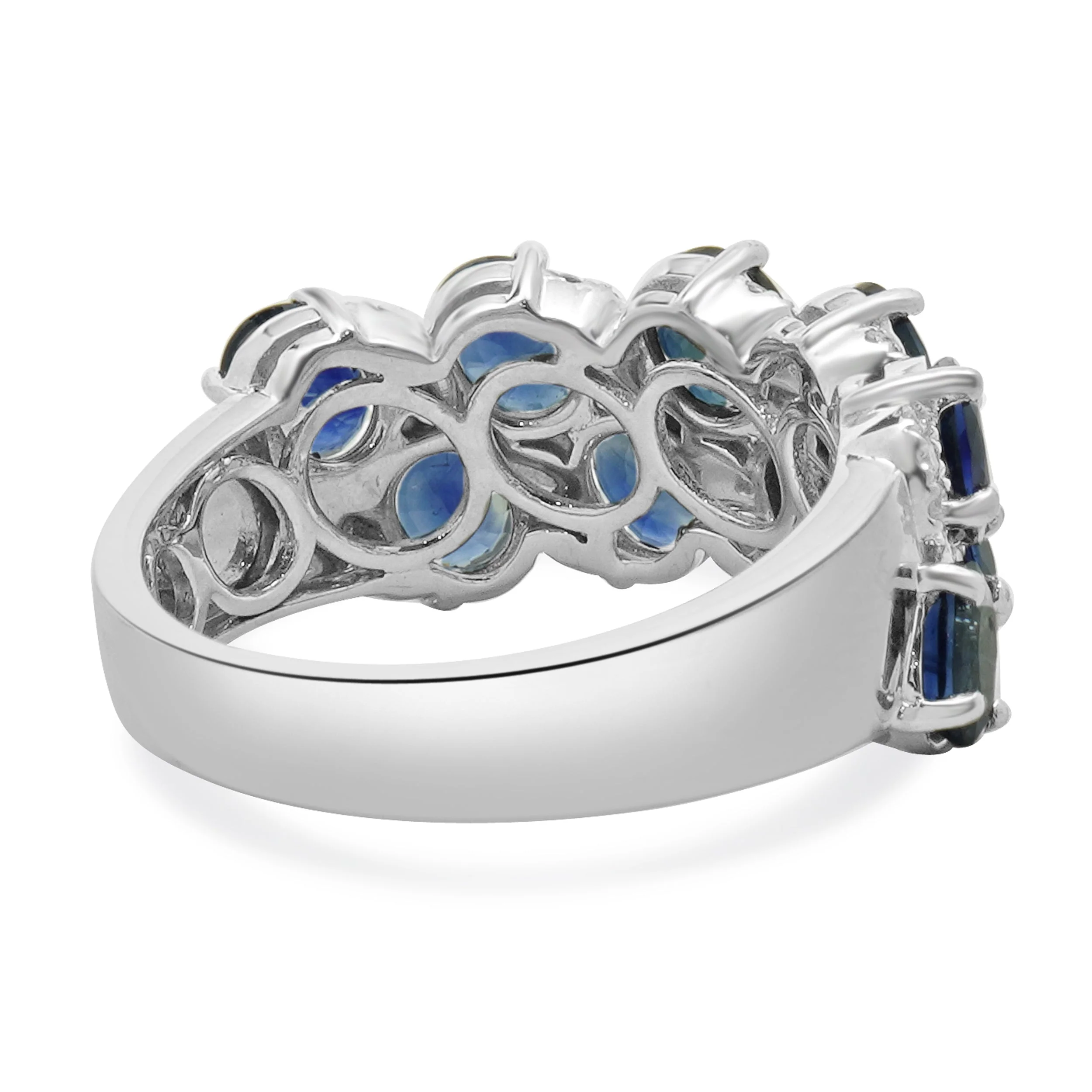 18 Karat White Gold Oval Sapphire and Diamond Band - Image 4