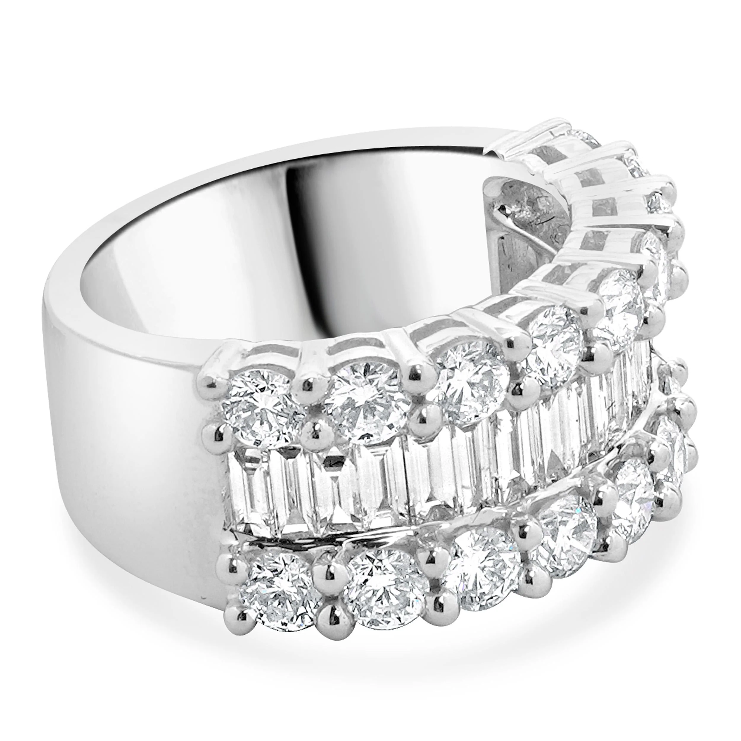 18 Karat White Gold Round and Baguette Diamond Cigar Band - Image 2