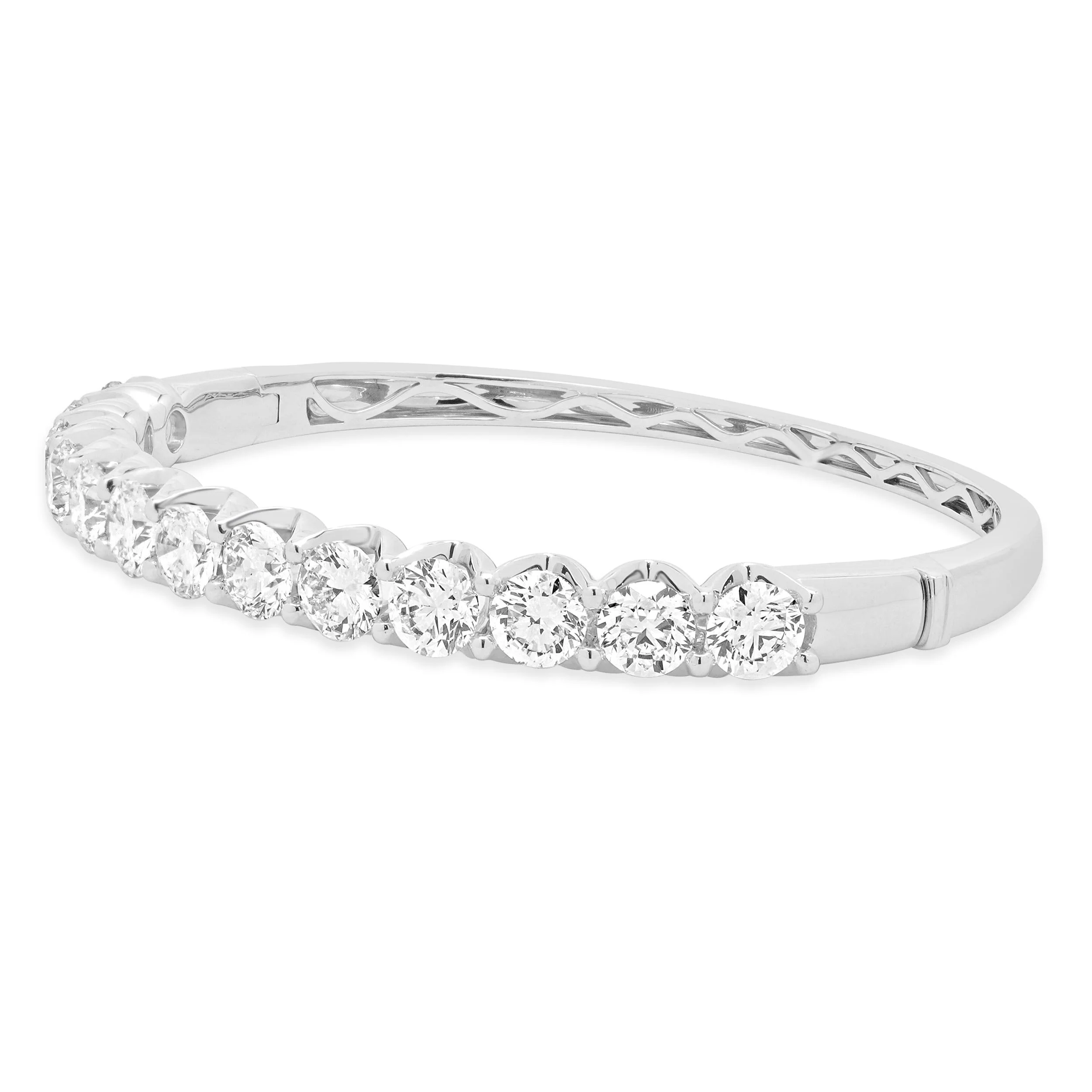 18 Karat White Gold Round Brilliant Cut Diamond Bangle Bracelet - Image 2