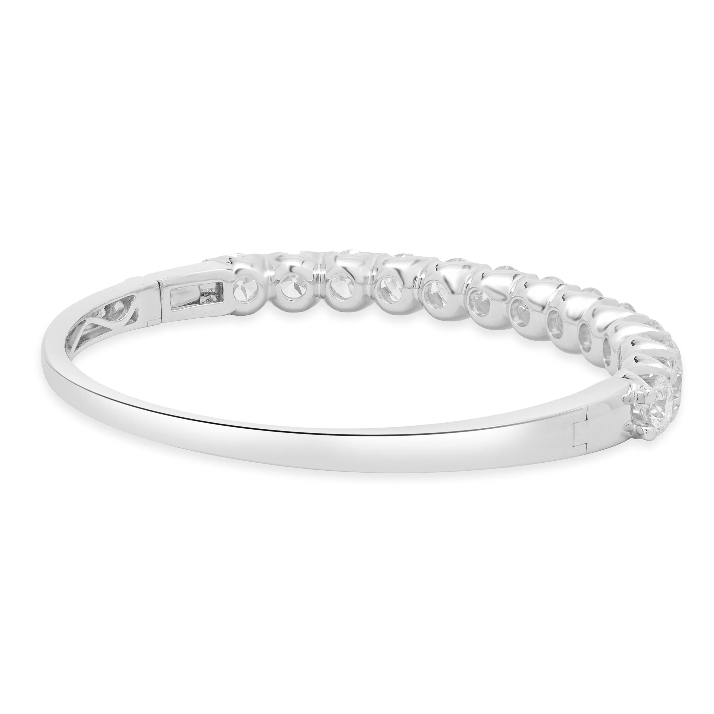 18 Karat White Gold Round Brilliant Cut Diamond Bangle Bracelet - Image 3