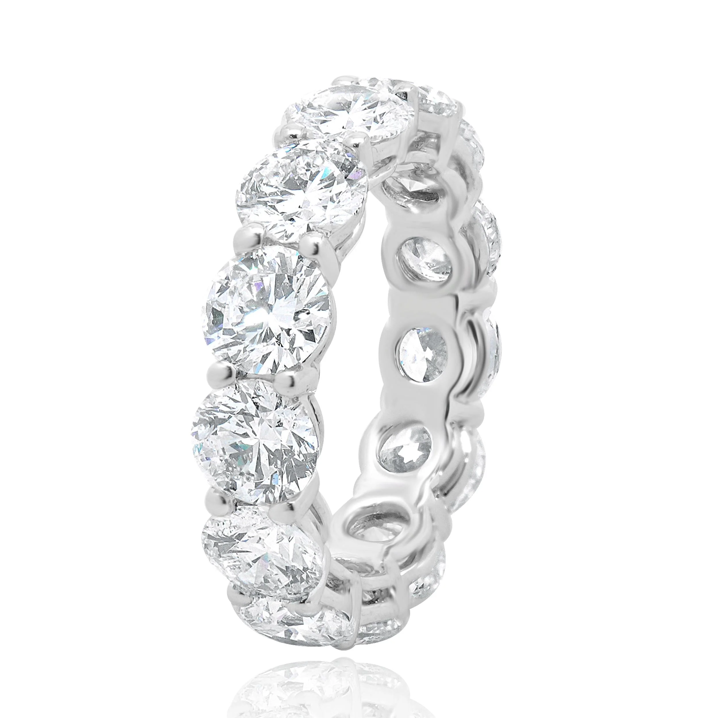 18 Karat White Gold Round Brilliant Cut Diamond Eternity Band - Image 2