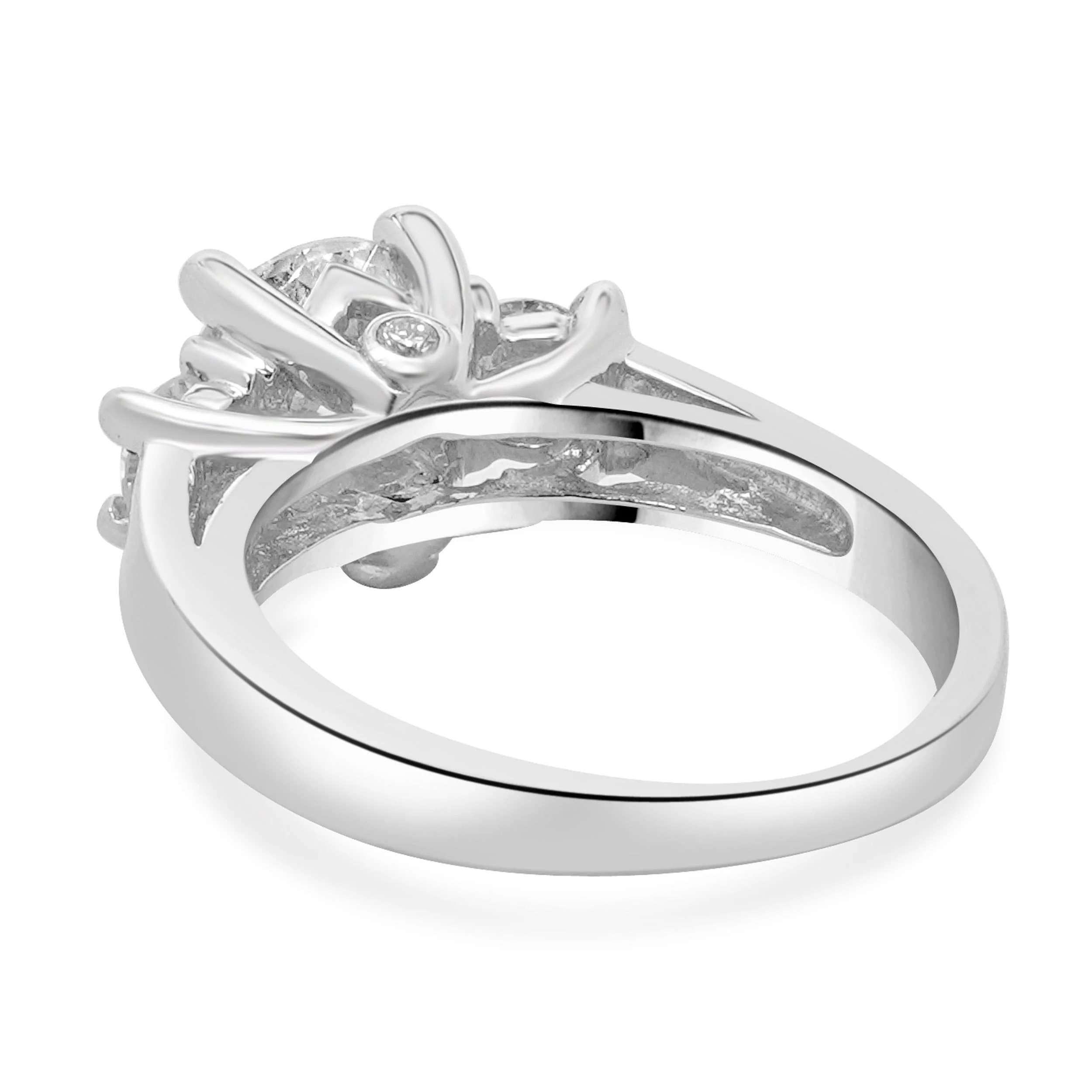 18 Karat White Gold Round Cut Diamond Engagement Ring - Image 3