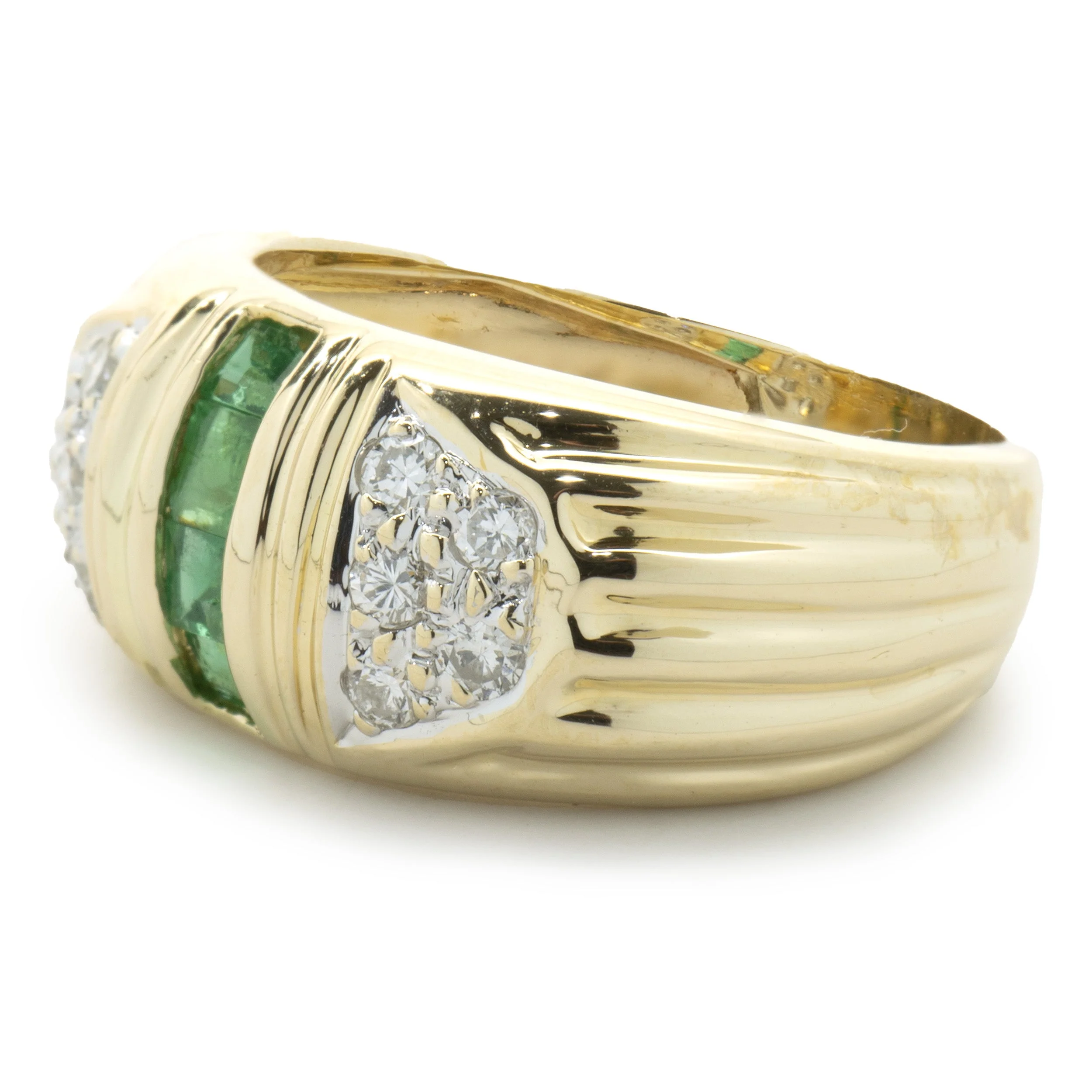 18 Karat Yellow Gold Emerald and Diamond Ribbed Ring - Image 2