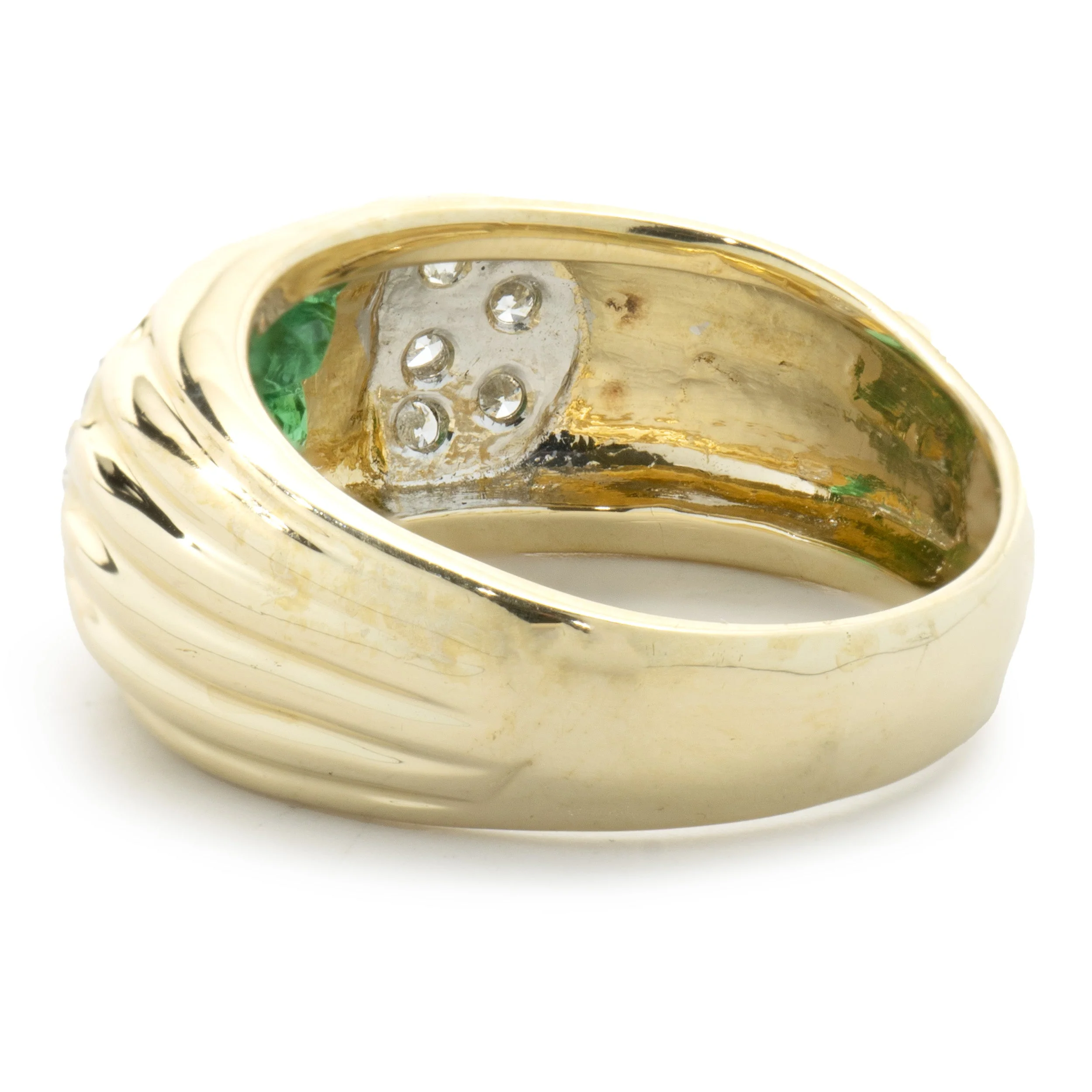 18 Karat Yellow Gold Emerald and Diamond Ribbed Ring - Image 3