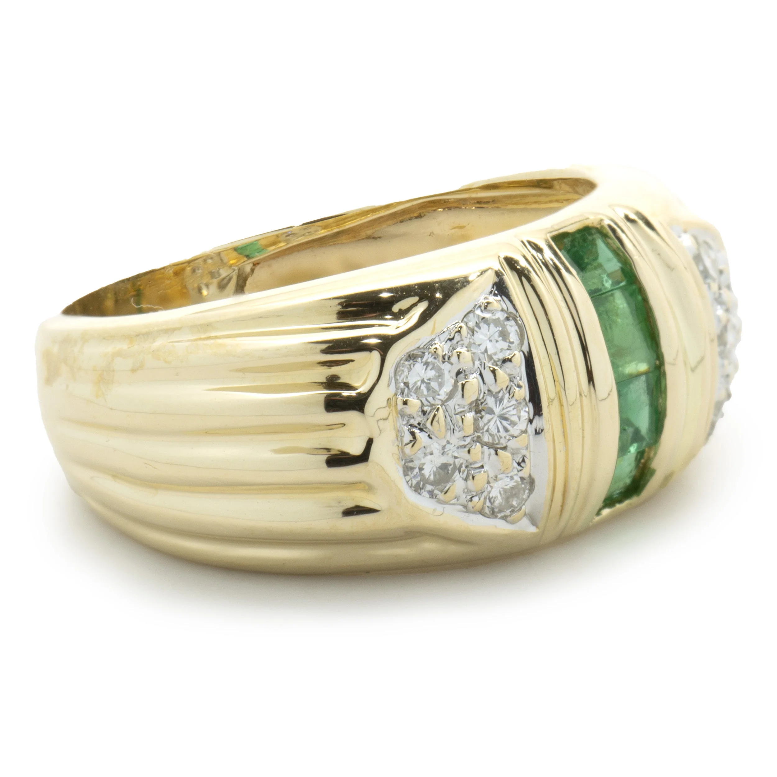 18 Karat Yellow Gold Emerald and Diamond Ribbed Ring - Image 4
