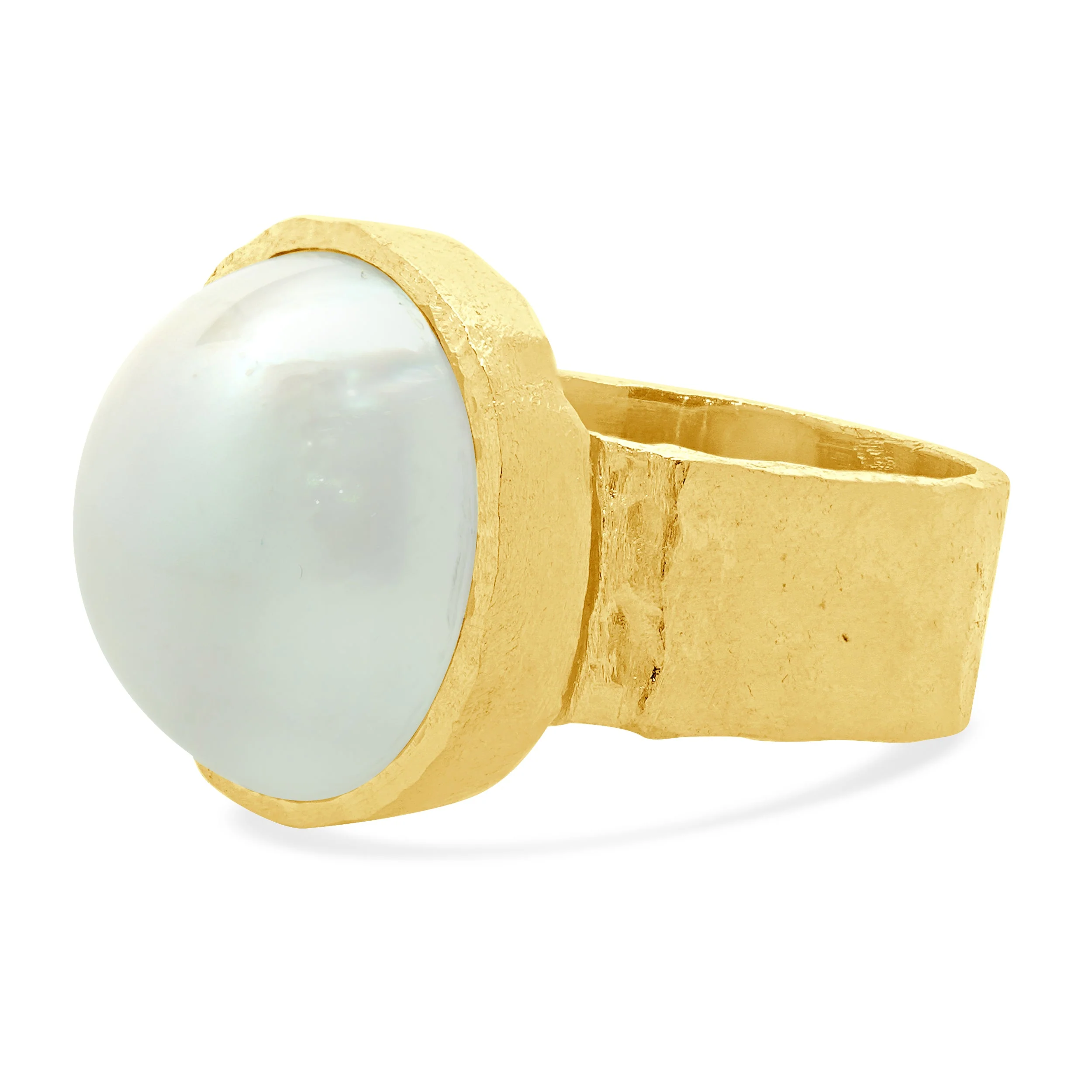 18 Karat Yellow Gold Hammered Mabe Pearl Ring - Image 2
