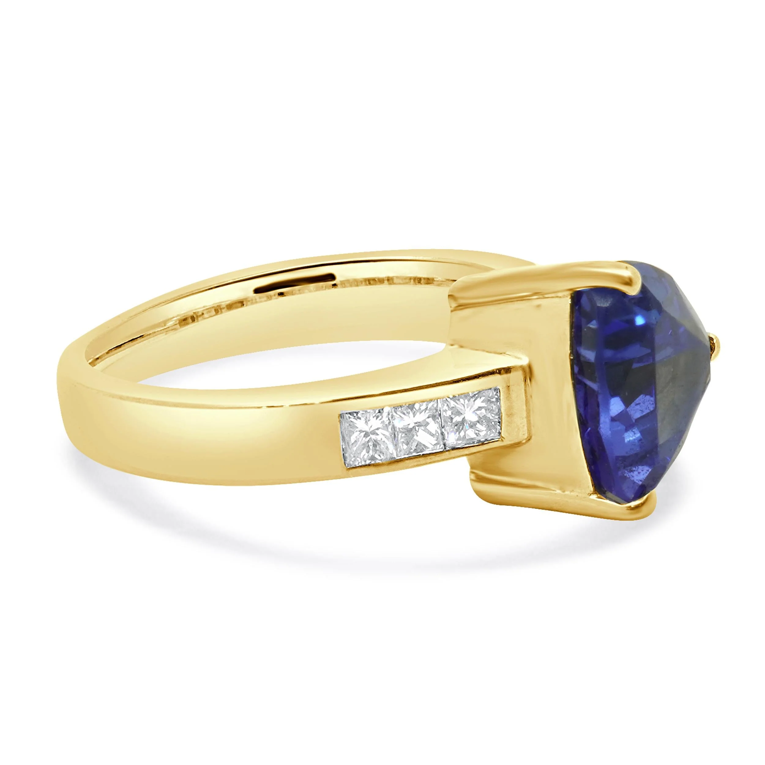 18 Karat Yellow Gold Tanzanite and Diamond Ring - Image 3