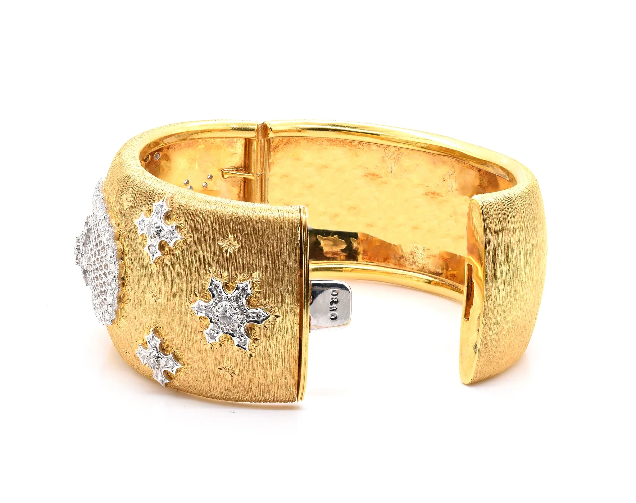 18 Karat Yellow Gold Wide Vintage Diamond Snowflake Cuff Bracelet - Image 4