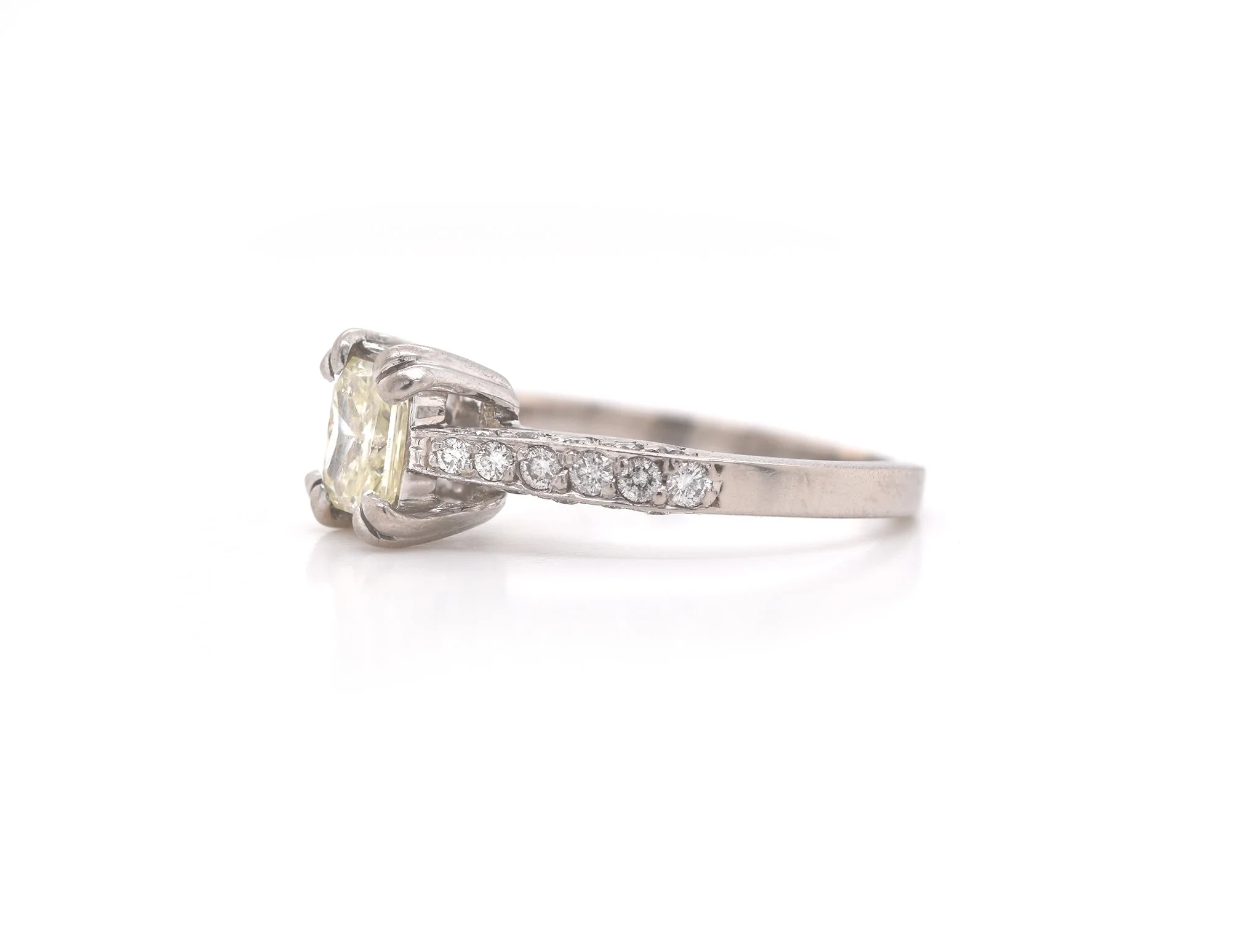 18k White Gold 0.75ct Radiant Diamond Engagement Ring - Image 3