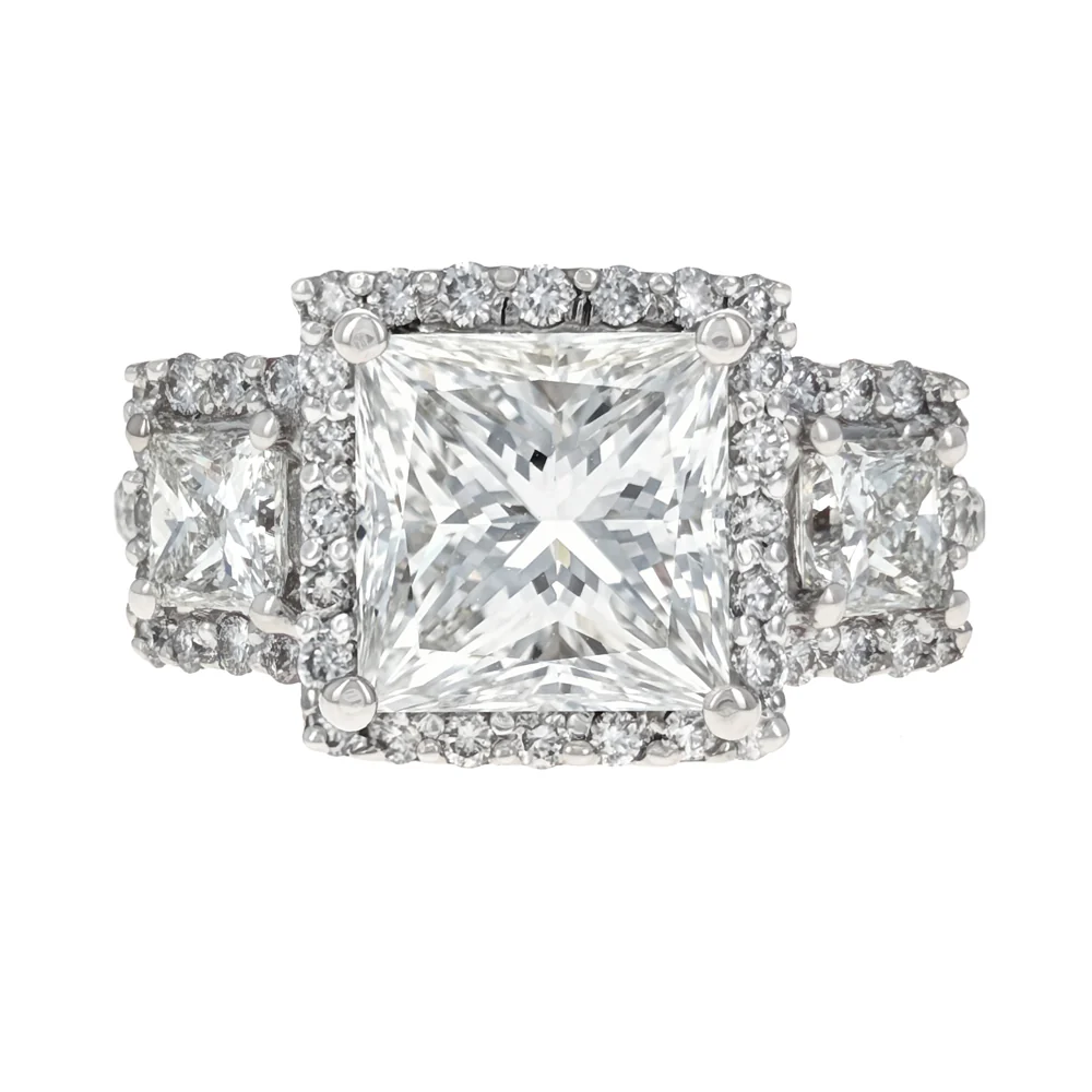18K White Gold Princess Cut Diamond Three Stone Engagement Ring - Image 2
