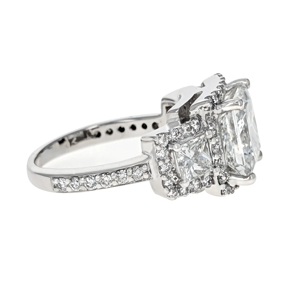 18K White Gold Princess Cut Diamond Three Stone Engagement Ring - Image 4