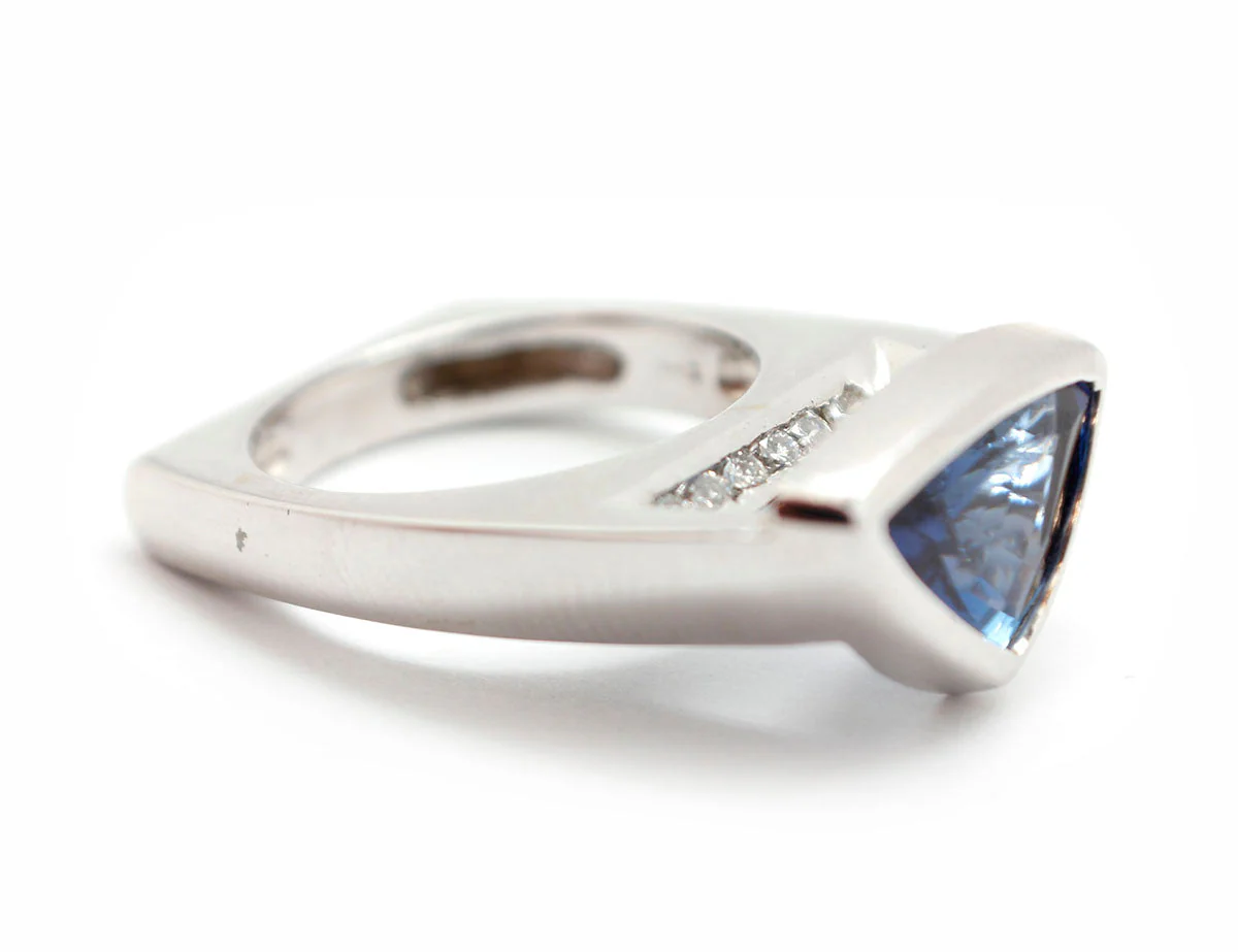 18k White Gold & Trillion-Cut Tanzanite Ring with Diamonds - Image 2