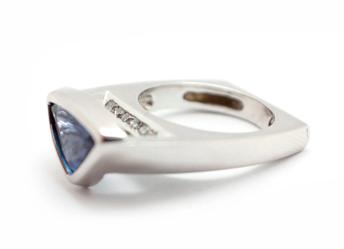 18k White Gold & Trillion-Cut Tanzanite Ring with Diamonds - Image 3