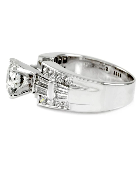 2.06ct I1, G Round Brilliant Diamond Engagement Ring in 18K White Gold - Image 4