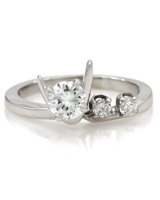 3 Stone Diamond Ring in Gold - Image 2