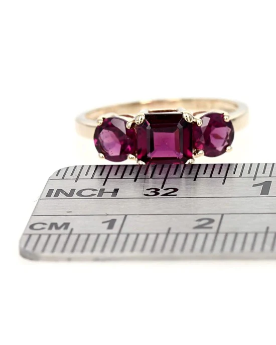 3 Stone Garnet Ring in Gold - Image 3