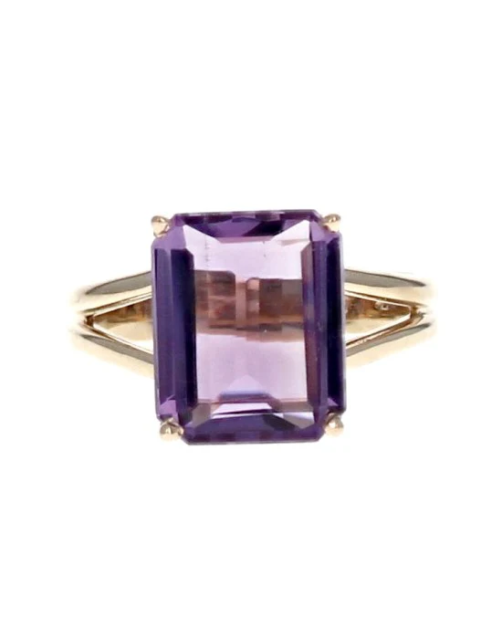 Amethyst Solitaire Ring in Gold - Image 2