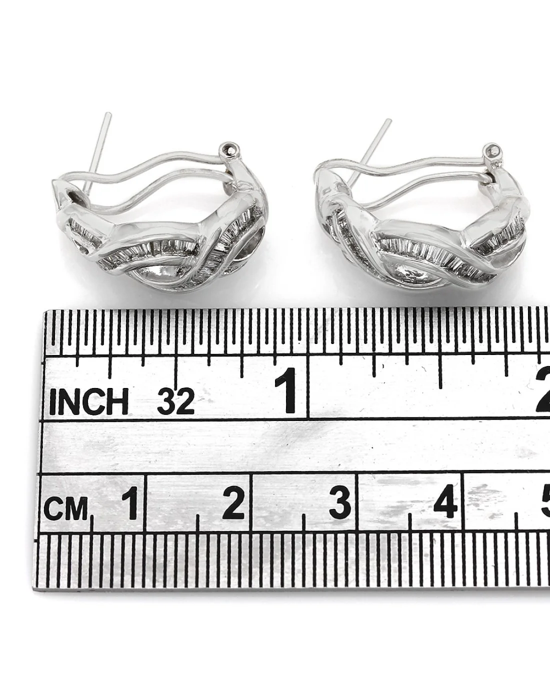 Baguette Diamond Criss Cross Earrings in Gold - Image 3