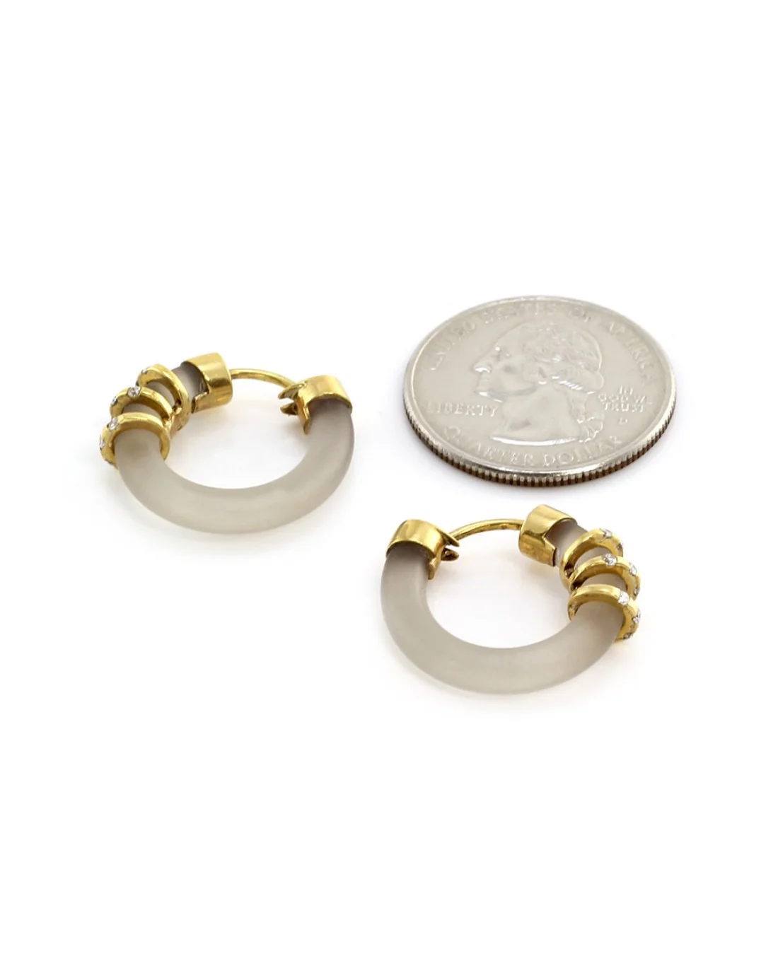 Cede Diamond Bar Station Clear Rubber Hoop Earrings in Yellow Gold - Image 4