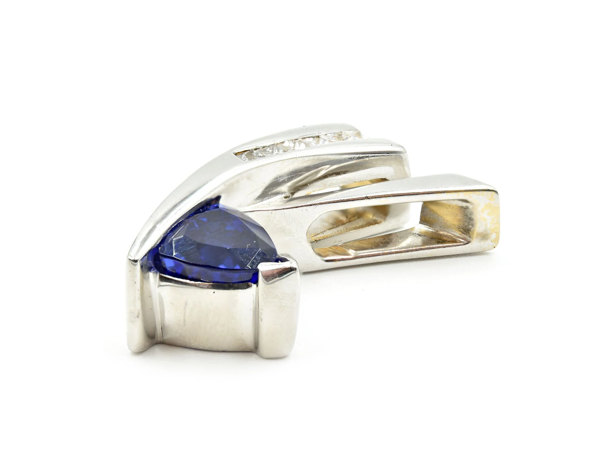 Diamond and 2.50 Carat Tanzanite Pendant 18k White Gold - Image 3