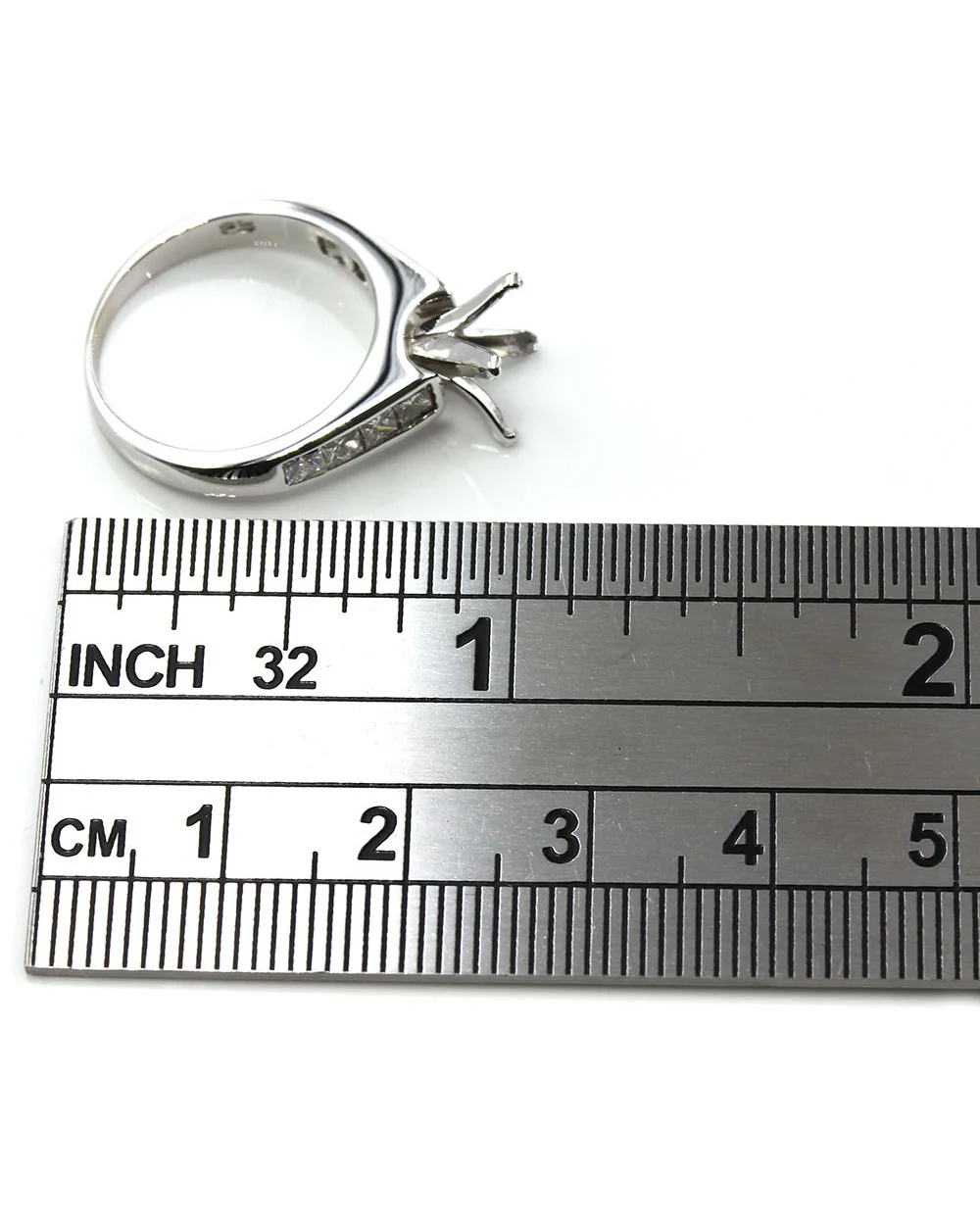Diamond Engagement Ring Mounting in Gold - Image 2