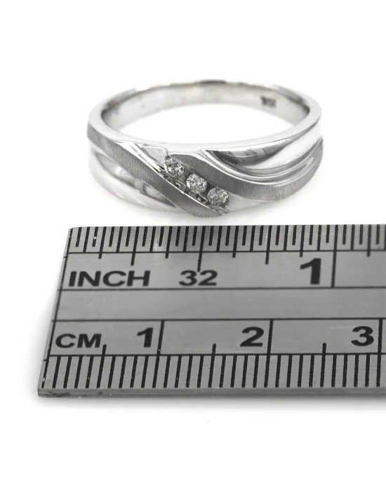 Gentlemans 3 Stone Diamond Bypass Tapered Band - Image 3