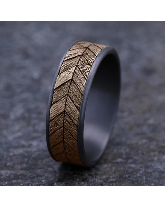 Gentlemen's Chevron Wood Pattern Comfort Fit Band in Tantalum and Rose Gold - Image 2