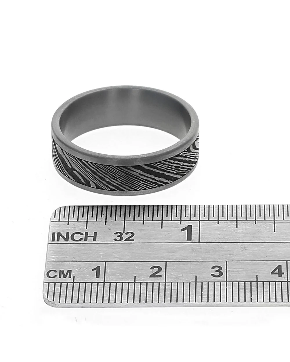 Gentlemen's Damascus Pattern Straight Edge Comfort Fit Band in Tantalum and Steel - Image 3