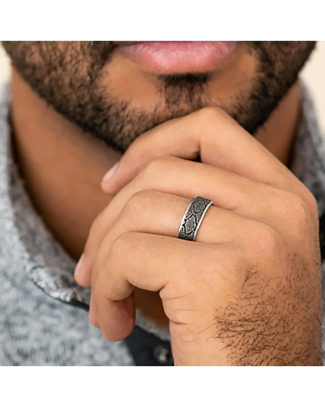 Gentlemen's Snakeskin Pattern Comfort Fit Band in White Gold and Tantalum - Image 3