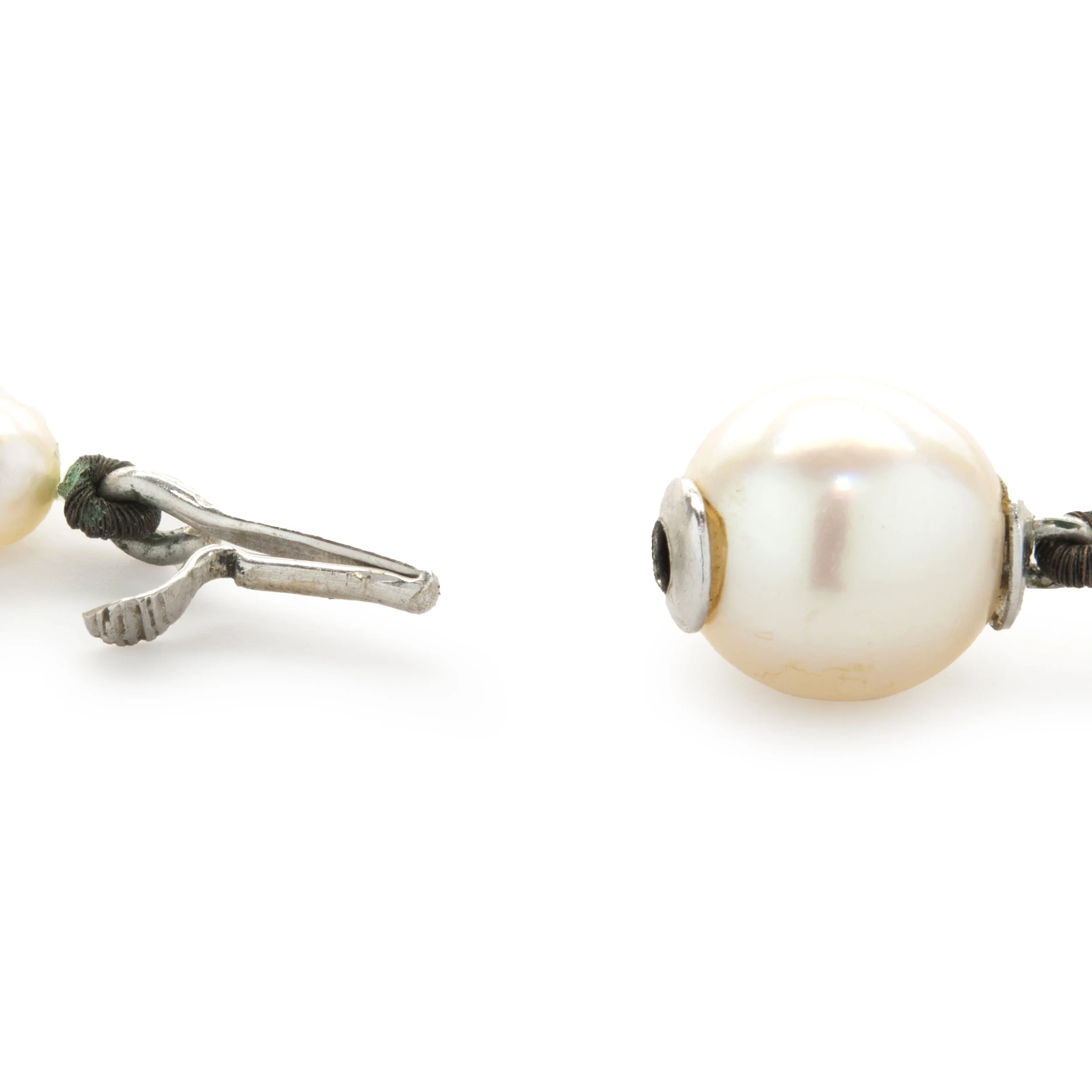 Graduated Pearl Necklace with 14 Karat White Gold Clasp - Image 4
