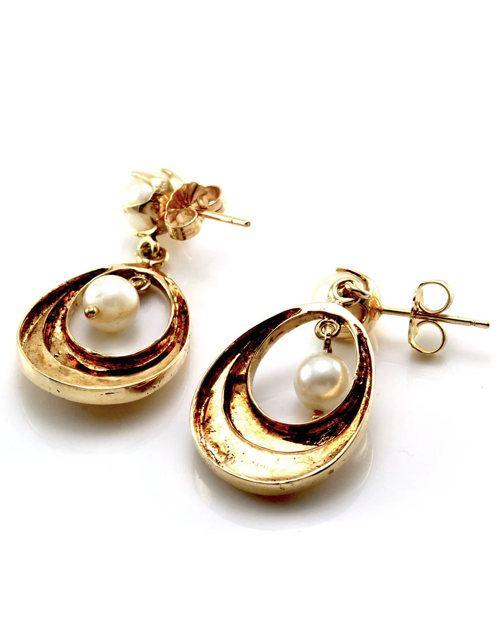 Open Teardrop Pearl Dangle Earrings in Gold - Image 4